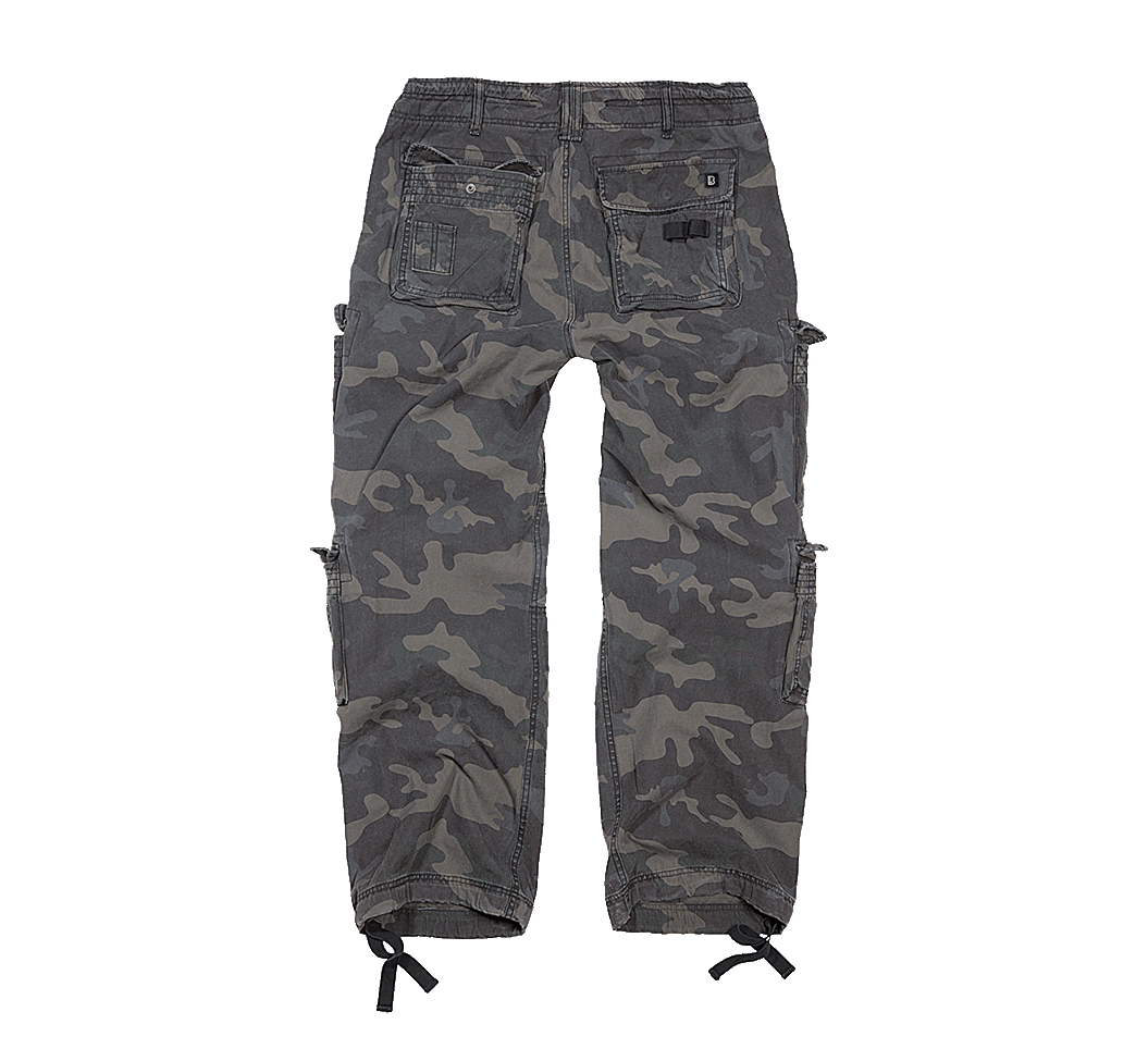 Rückseite der Brandit Pure Vintage Pants Darkcamo mit markanten Gesässtaschen im Camouflage-Look.