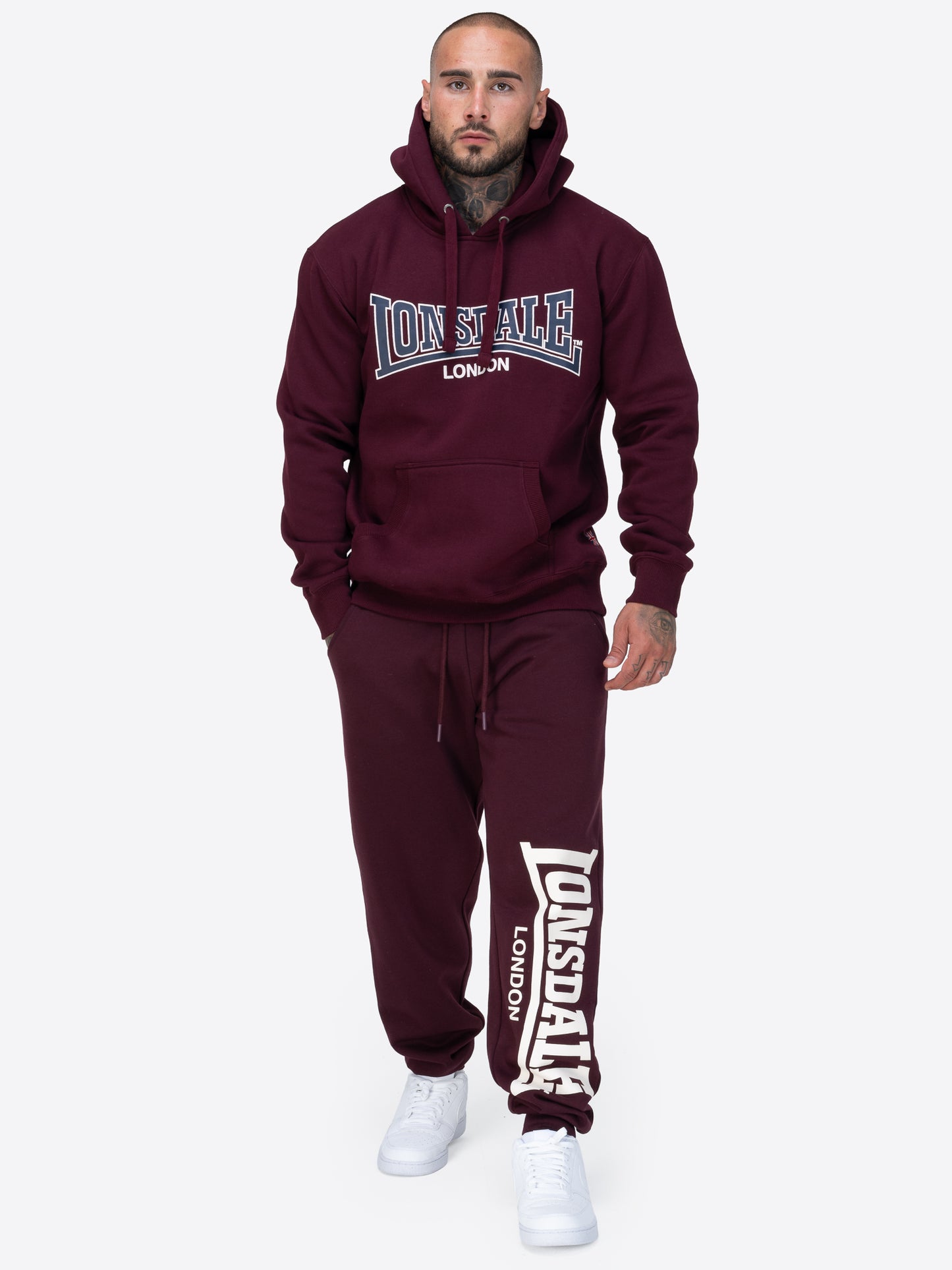 Lonsdale Jogginghose oxblood in sportlichem Design, aus weichem Material mit elastischem Bund und Logo-Print an der Seite