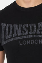 Laden Sie das Bild in den Galerie-Viewer, Lonsdale 111132 Logo Kai T-Shirt Schwarz
