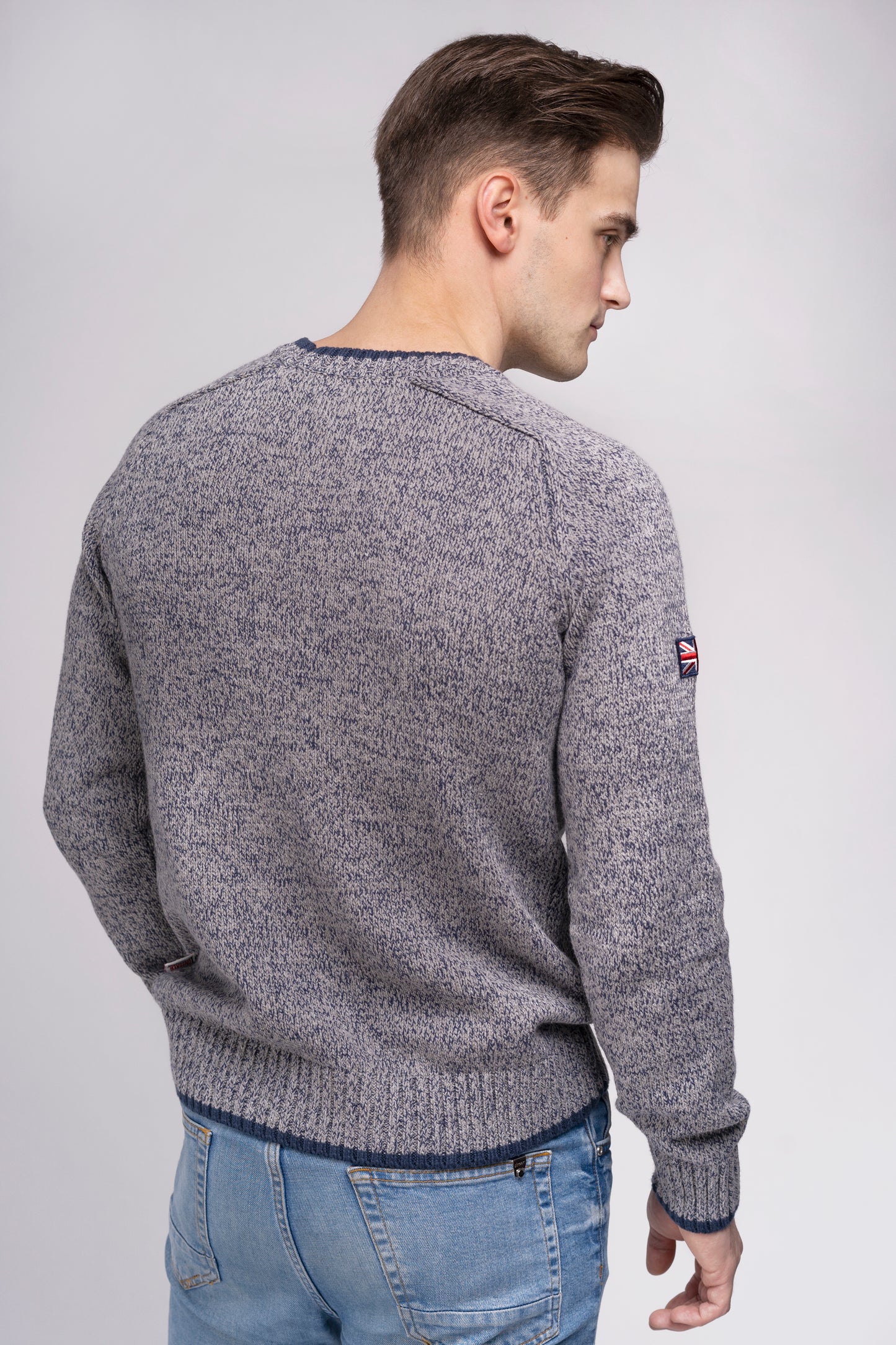 Lonsdale gestrickter Pullover in klassischem Design, mit Rundhalsausschnitt und Rippbündchen an Ärmeln und Saum – aus weichem Strickmaterial
