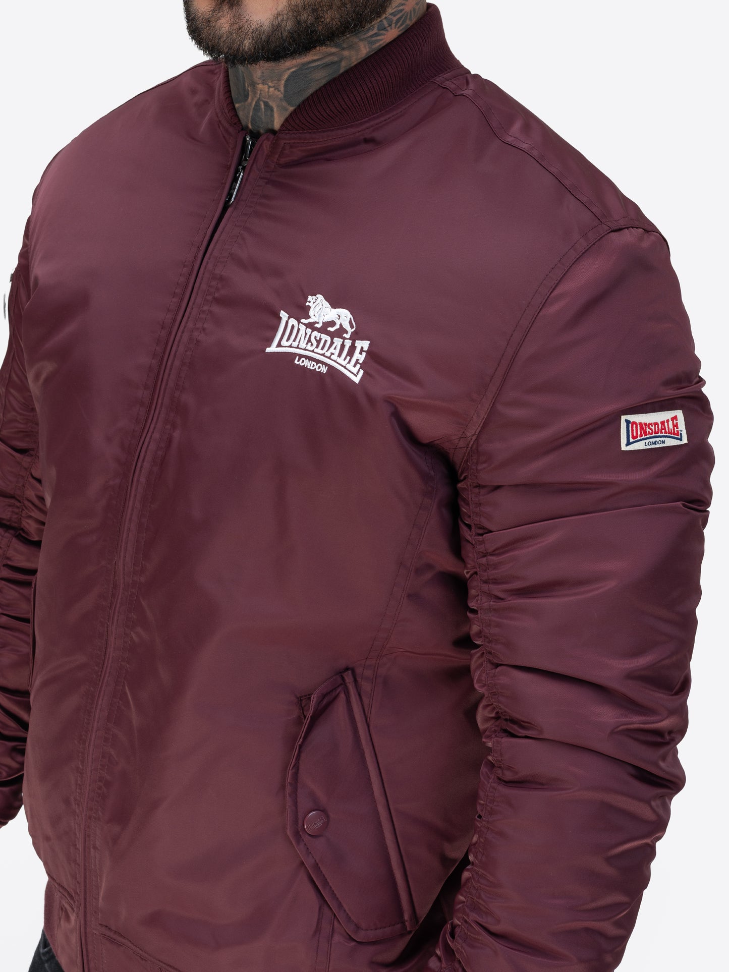 Lonsdale Bomberjacke, klassischer Schnitt, Reissverschluss, Logo auf der Brust