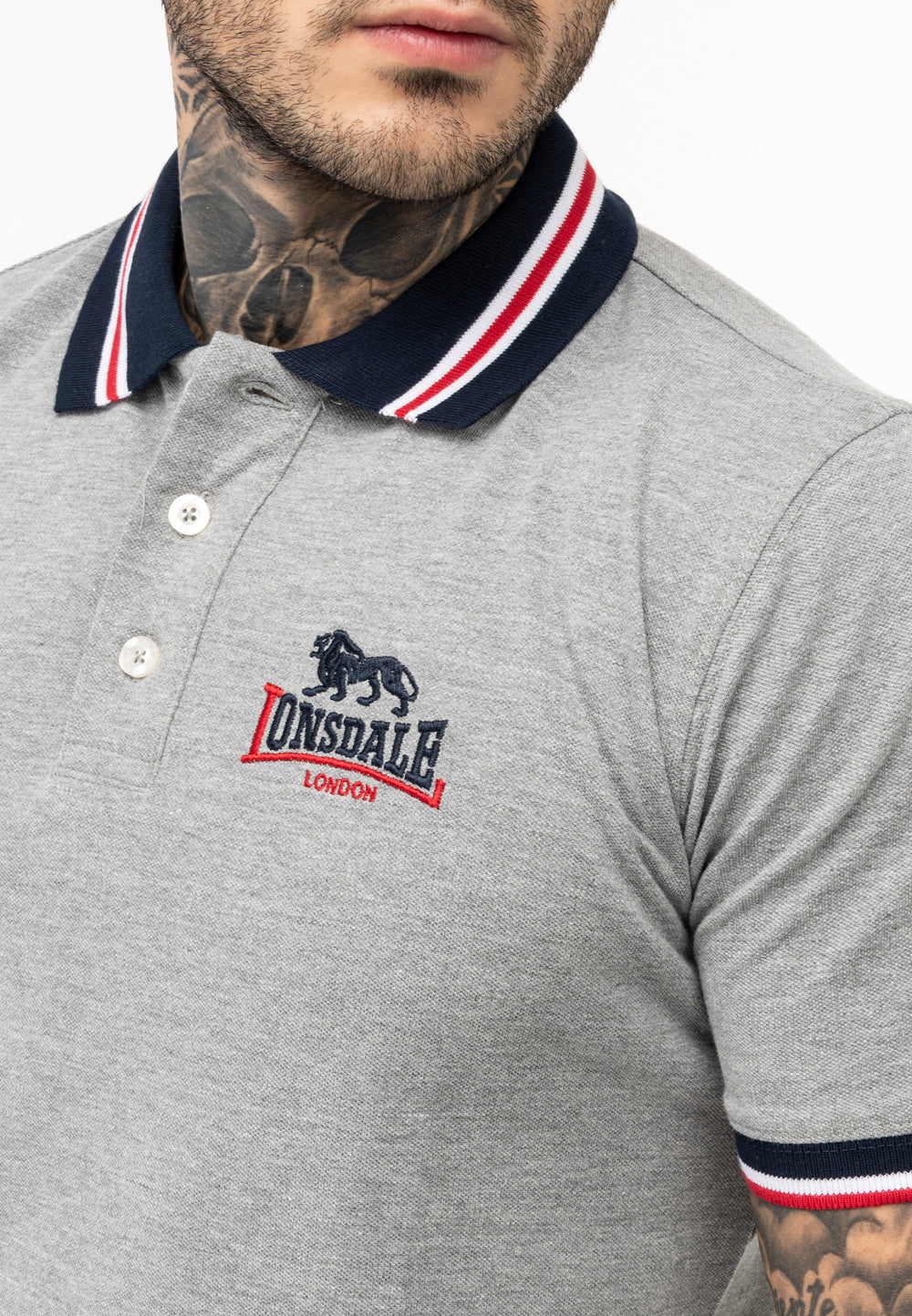 Lonsdale Poloshirt mit klassischem Kragen und Knopfleiste, aus Baumwoll-Piqué, mit gesticktem Lonsdale-Logo auf der Brust.