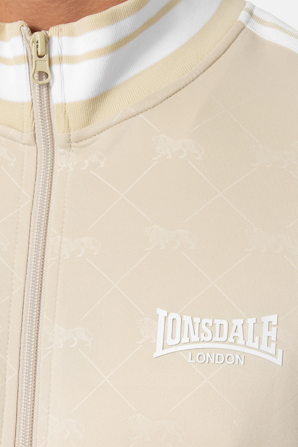 Lonsdale Jogginganzug mit auffälligem Allover-Print – zweiteiliges Set aus Jacke und Hose in sportlichem Design, ideal für Freizeit und Training