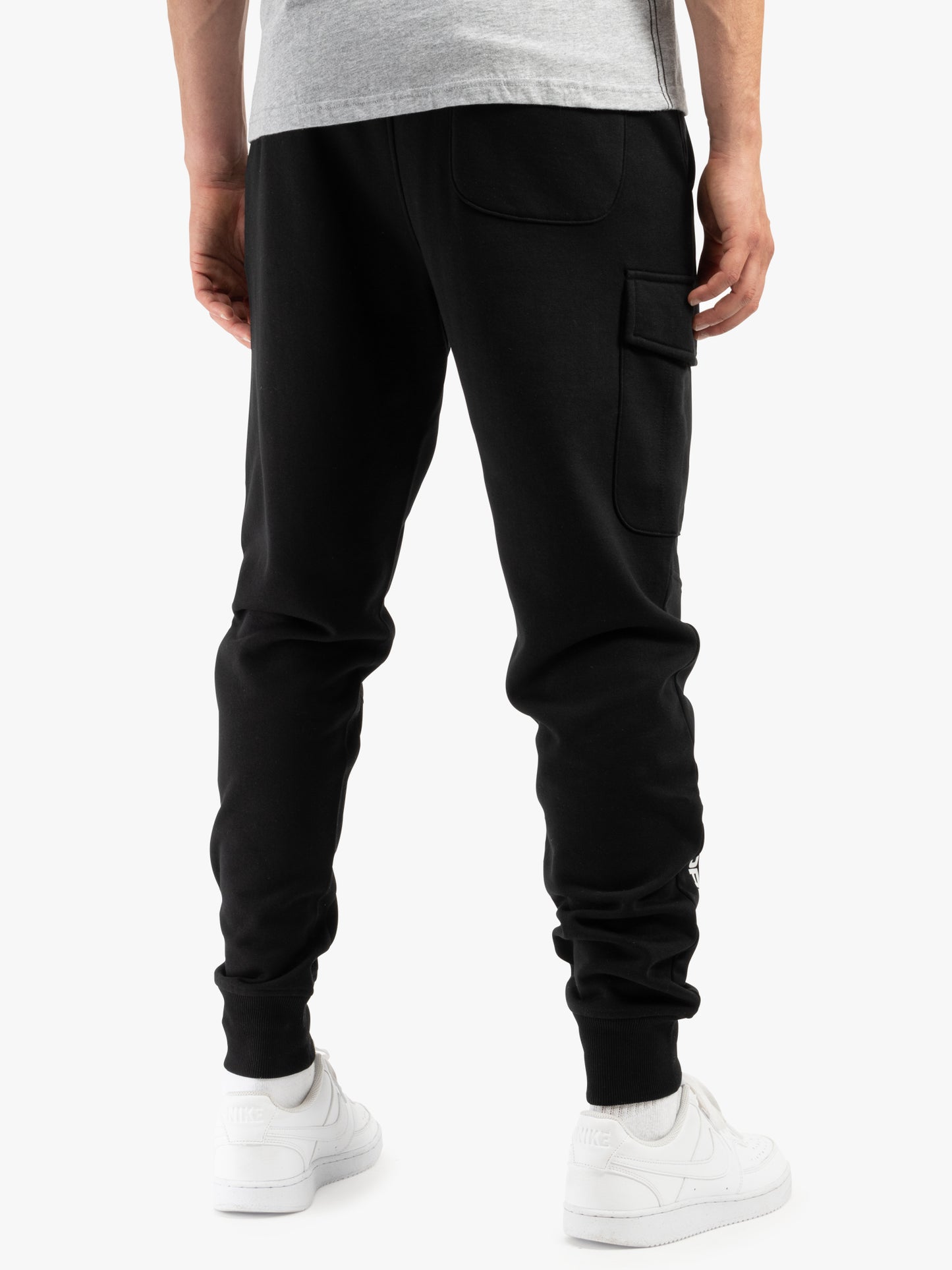 Lonsdale Jogginghose mit Teilungsnähten, mehreren Taschen und Logo-Print in sportlichem Design