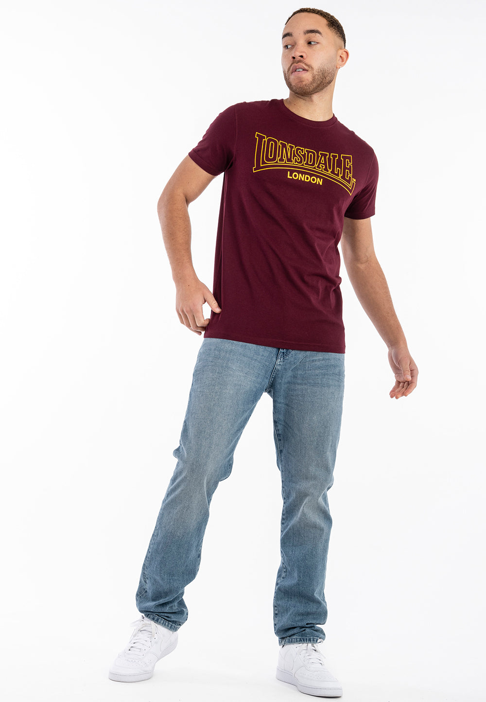 Lonsdale Herren T-Shirt in Oxblood-Rot mit Logo-Print, normale Passform.