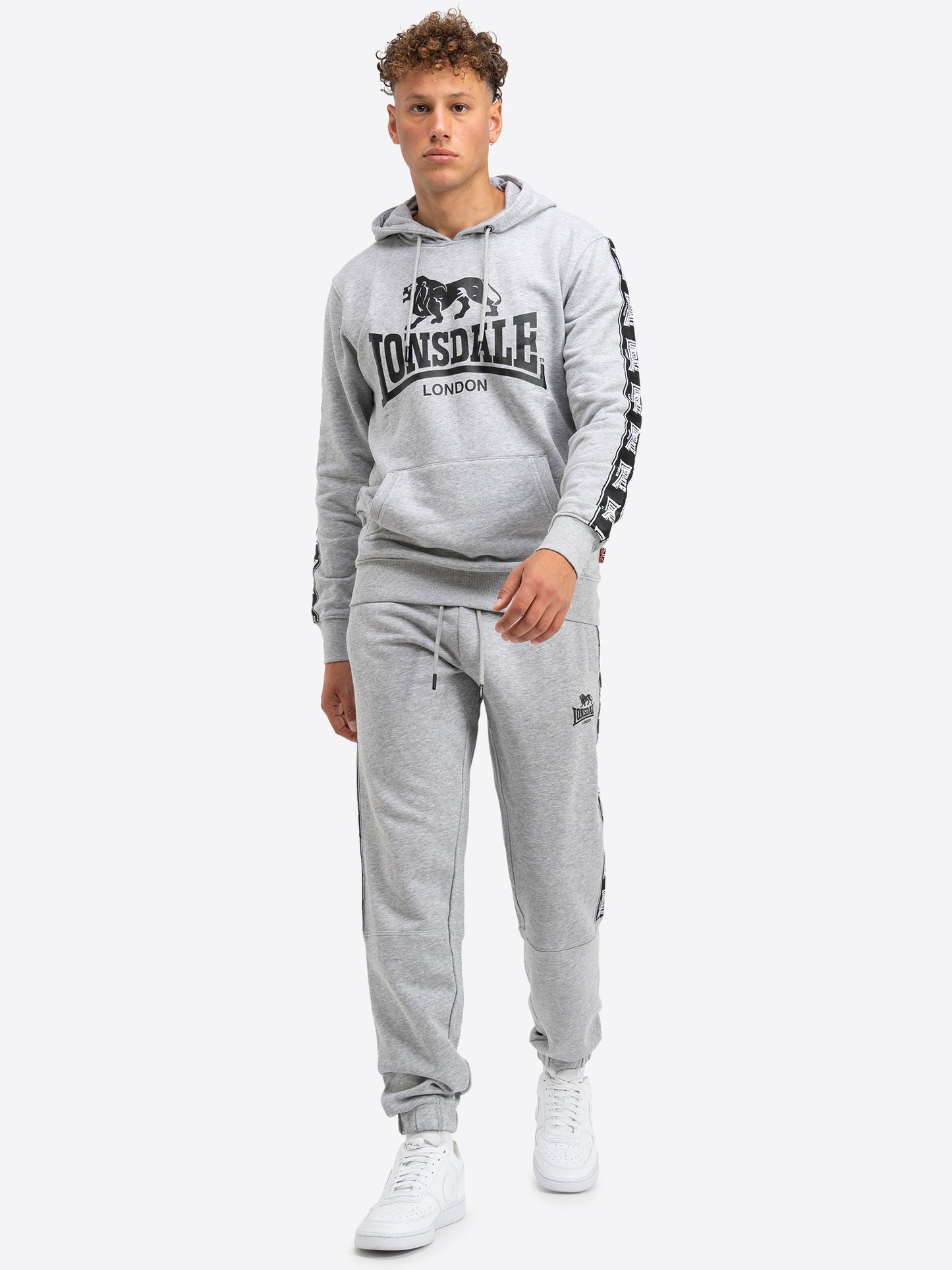 Lonsdale Jogginghose mit Logo-Tapes, sportlichem Schnitt und Seitentaschen – ideal für Freizeit und Training