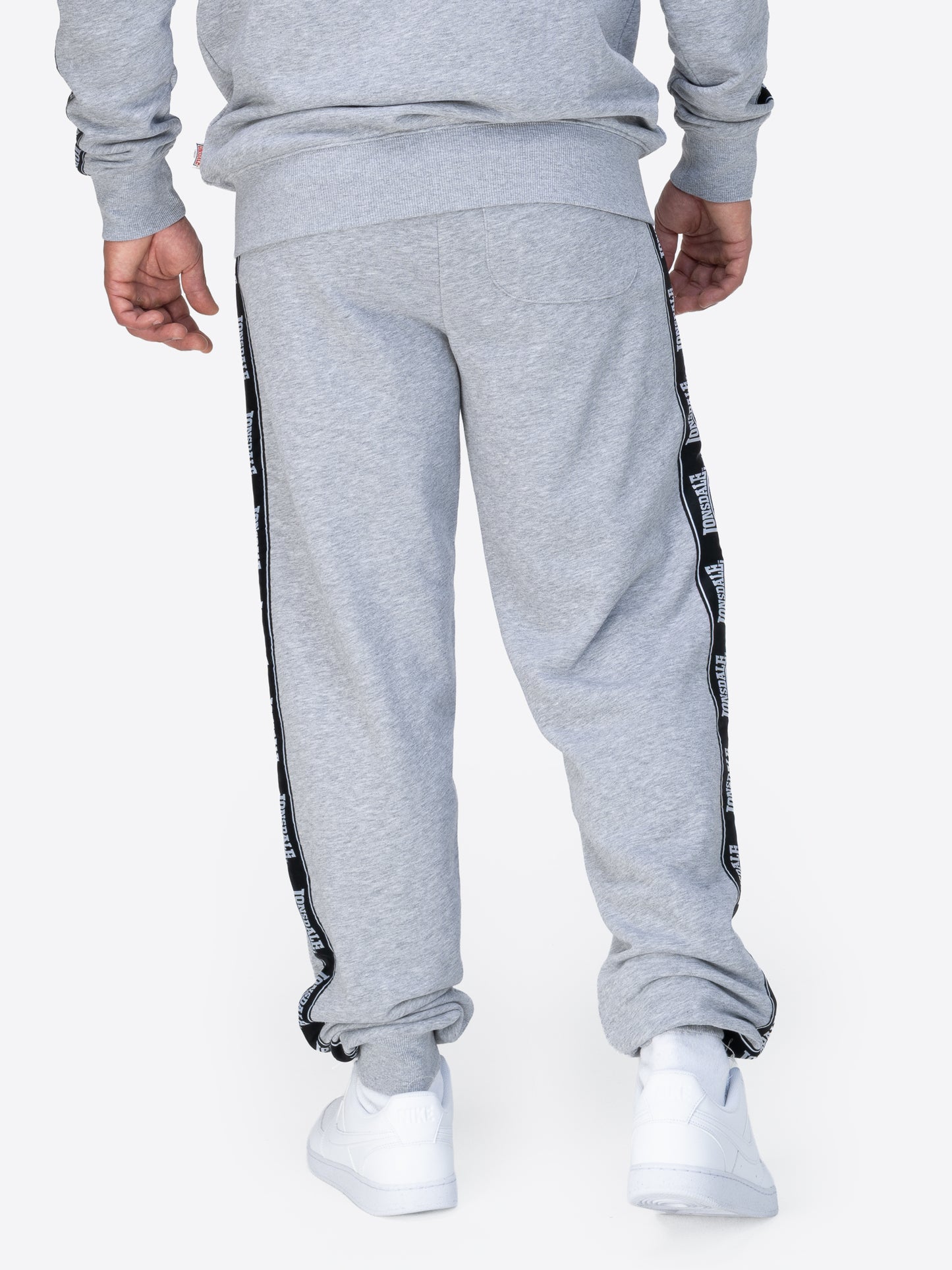 Lonsdale Jogginghose mit Logo-Tapes, sportlichem Schnitt und Seitentaschen – ideal für Freizeit und Training