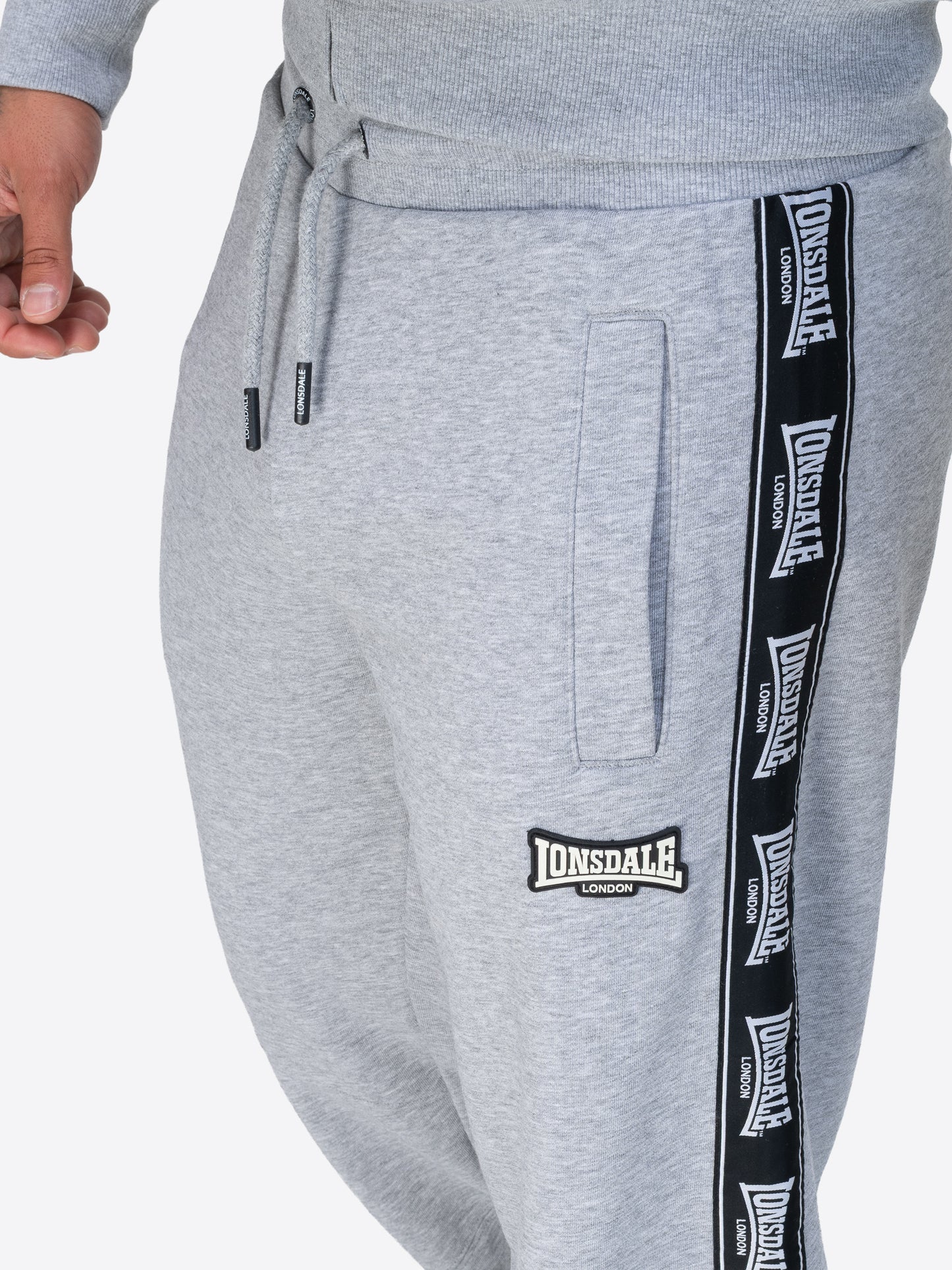 Lonsdale Jogginghose mit Logo-Tapes, sportlichem Schnitt und Seitentaschen – ideal für Freizeit und Training