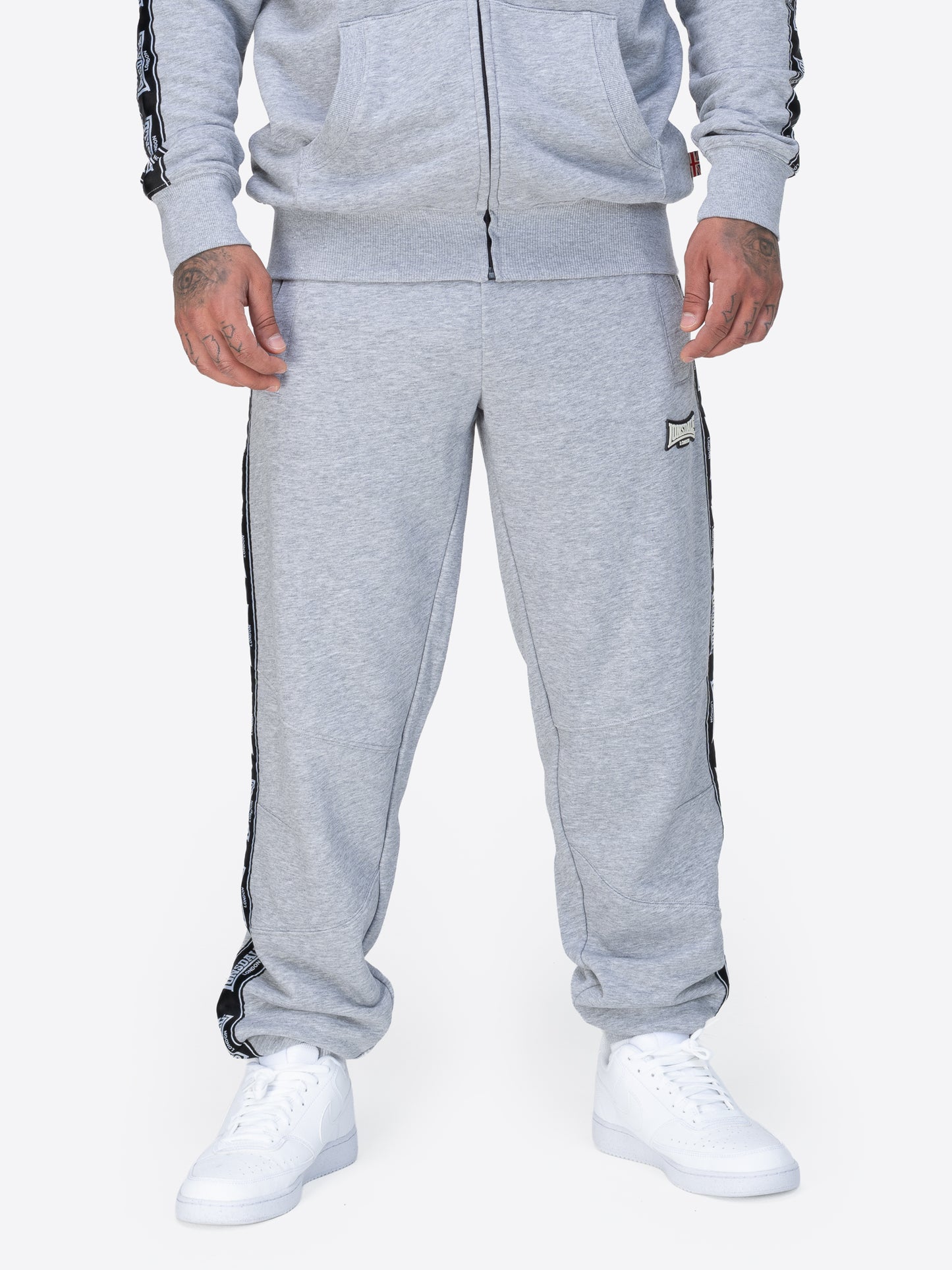 Lonsdale Jogginghose mit Logo-Tapes, sportlichem Schnitt und Seitentaschen – ideal für Freizeit und Training