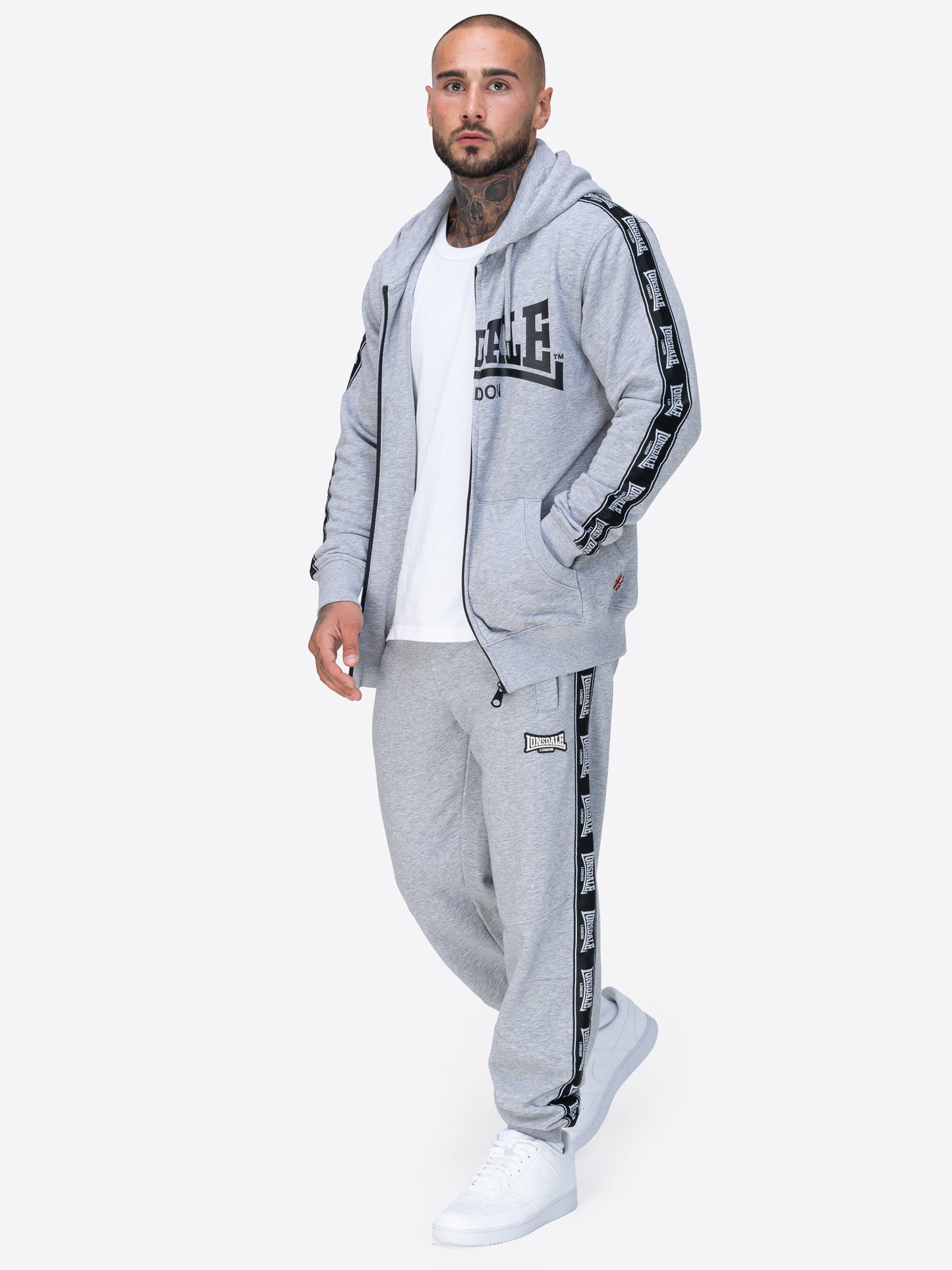 Lonsdale Jogginghose mit Logo-Tapes, sportlichem Schnitt und Seitentaschen – ideal für Freizeit und Training