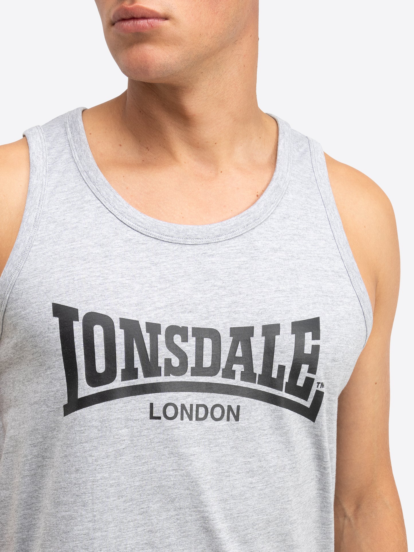 Lonsdale Herren Singlet in Grau meliert – Teil des praktischen 2er-Packs mit Logo-Print.