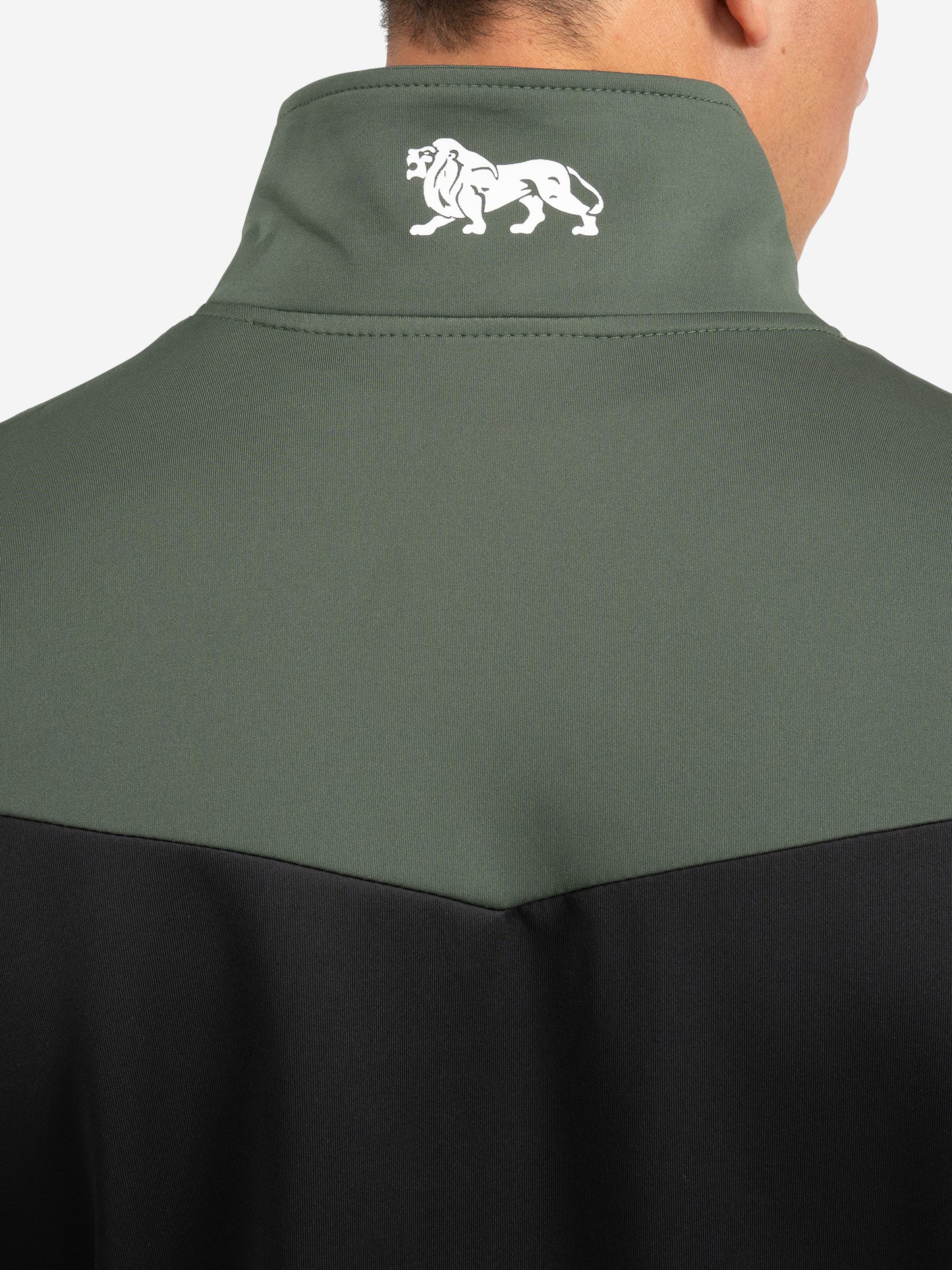 Herren Jogginganzug in schmaler Passform in Schwarz-Olive mit Allover-Print, Stehkragen und Reissverschlusstaschen