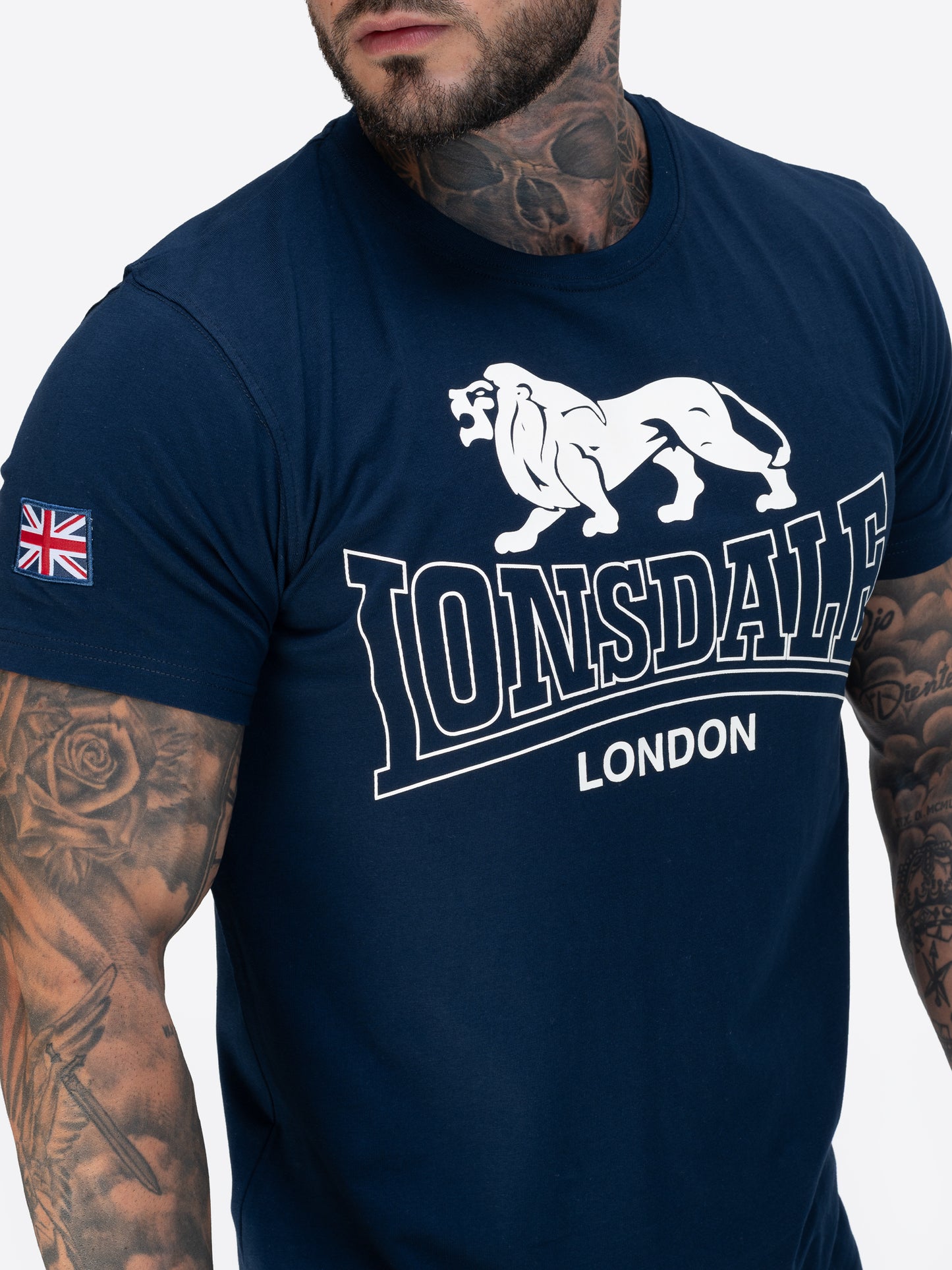 Lonsdale T-Shirt aus schwerem Jersey mit Logo-Print vorn und kleinen Ärmel-Details wie Union Jack