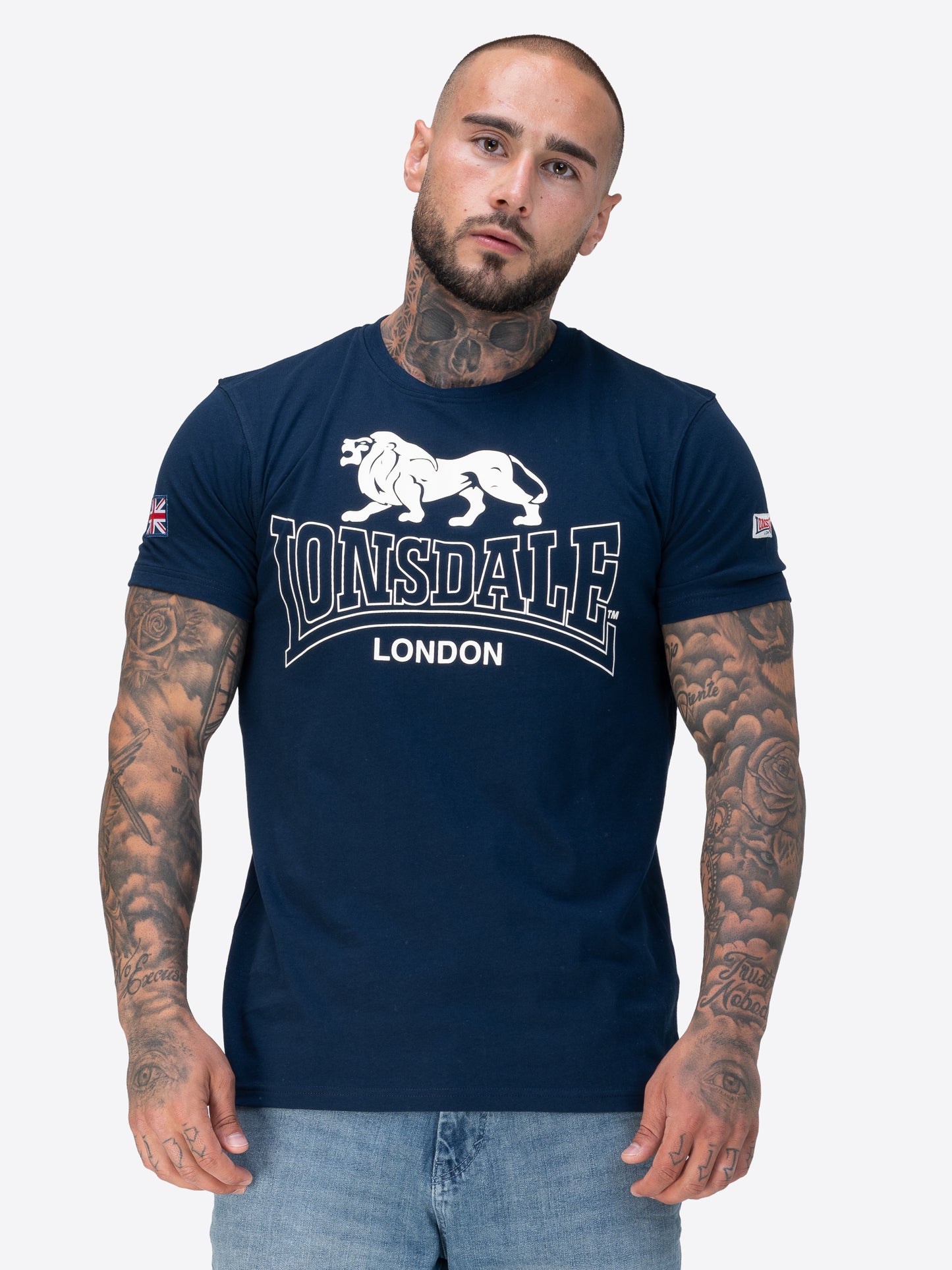 Lonsdale T-Shirt aus schwerem Jersey mit Logo-Print vorn und kleinen Ärmel-Details wie Union Jack