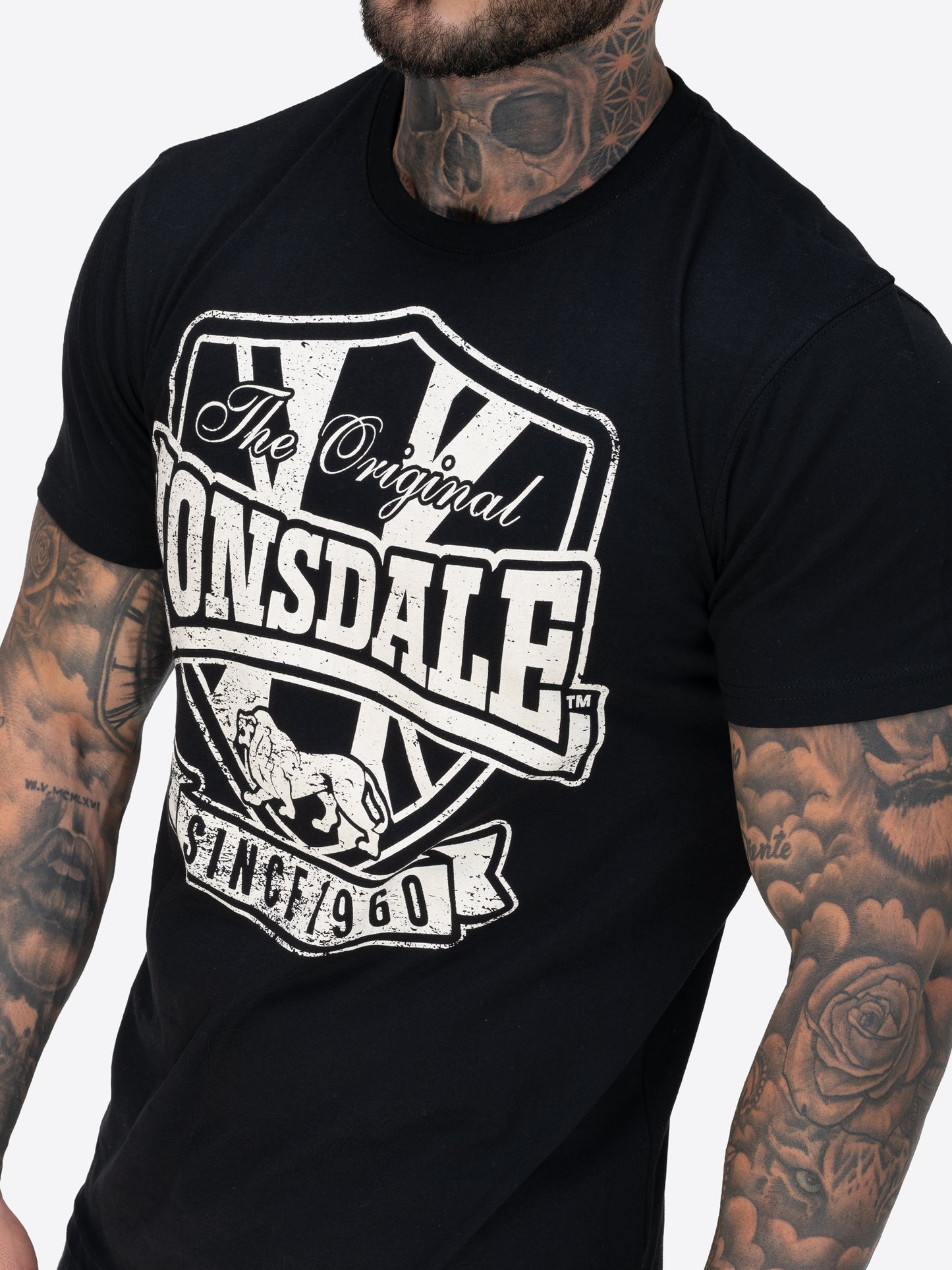 Lonsdale T-Shirt aus schwerem Jersey mit Logo-Print vorn und kleinen Ärmel-Details wie Union Jack