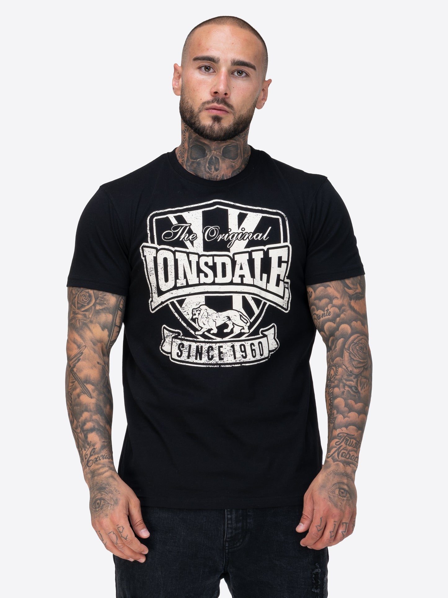 Lonsdale T-Shirt aus schwerem Jersey mit Logo-Print vorn und kleinen Ärmel-Details wie Union Jack
