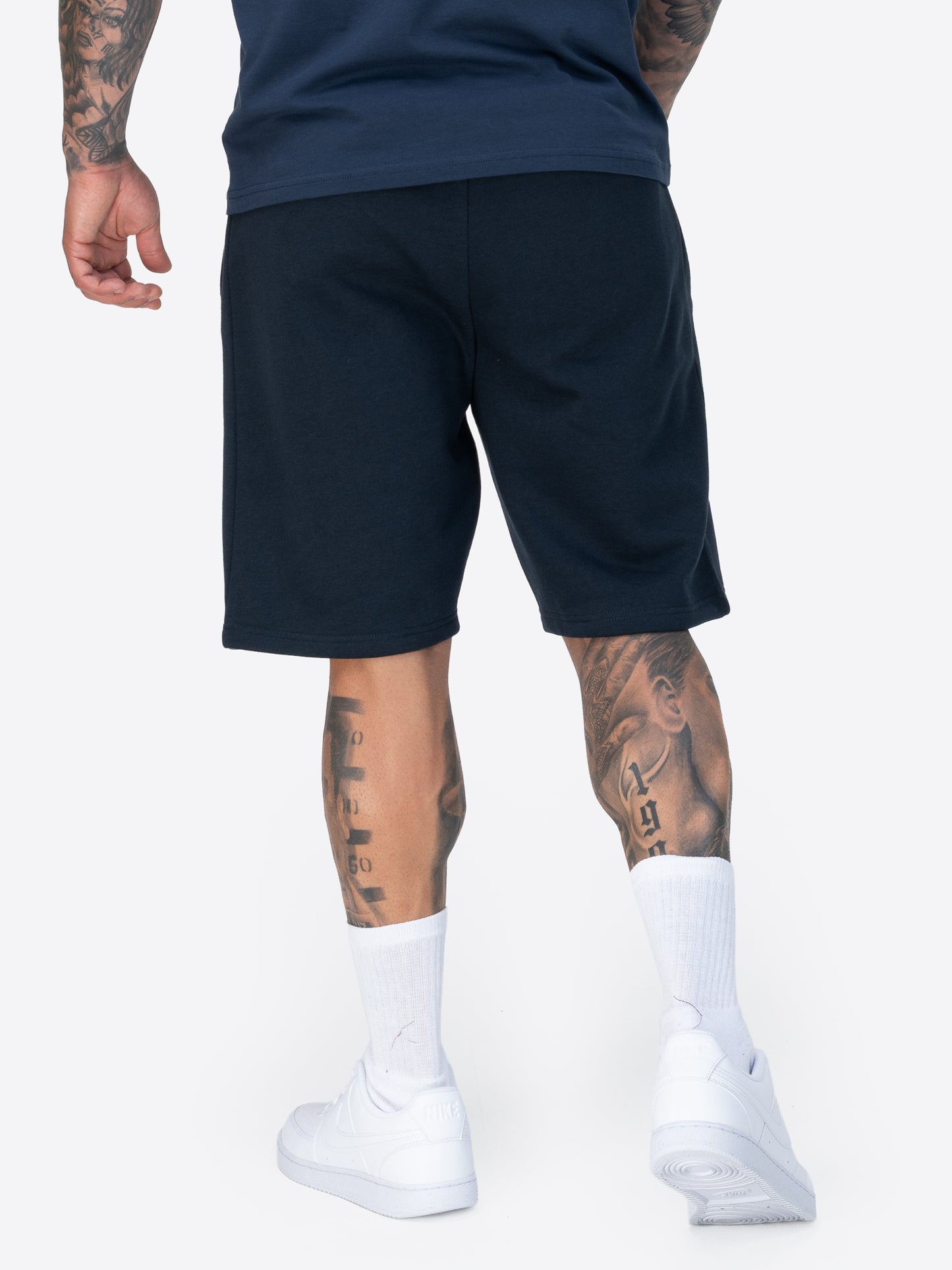 Lonsdale Shorts in Dark Navy mit Beinprint und drei Taschen.