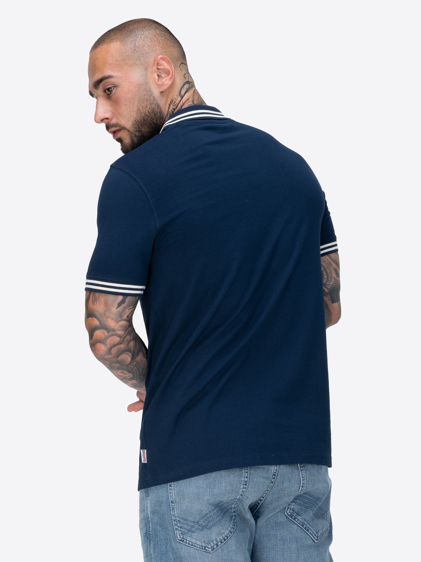 Lonsdale Poloshirt mit 3D-Gummi-Logo auf der linken Brust und gestreiften Bündchen an Ärmeln und Kragen