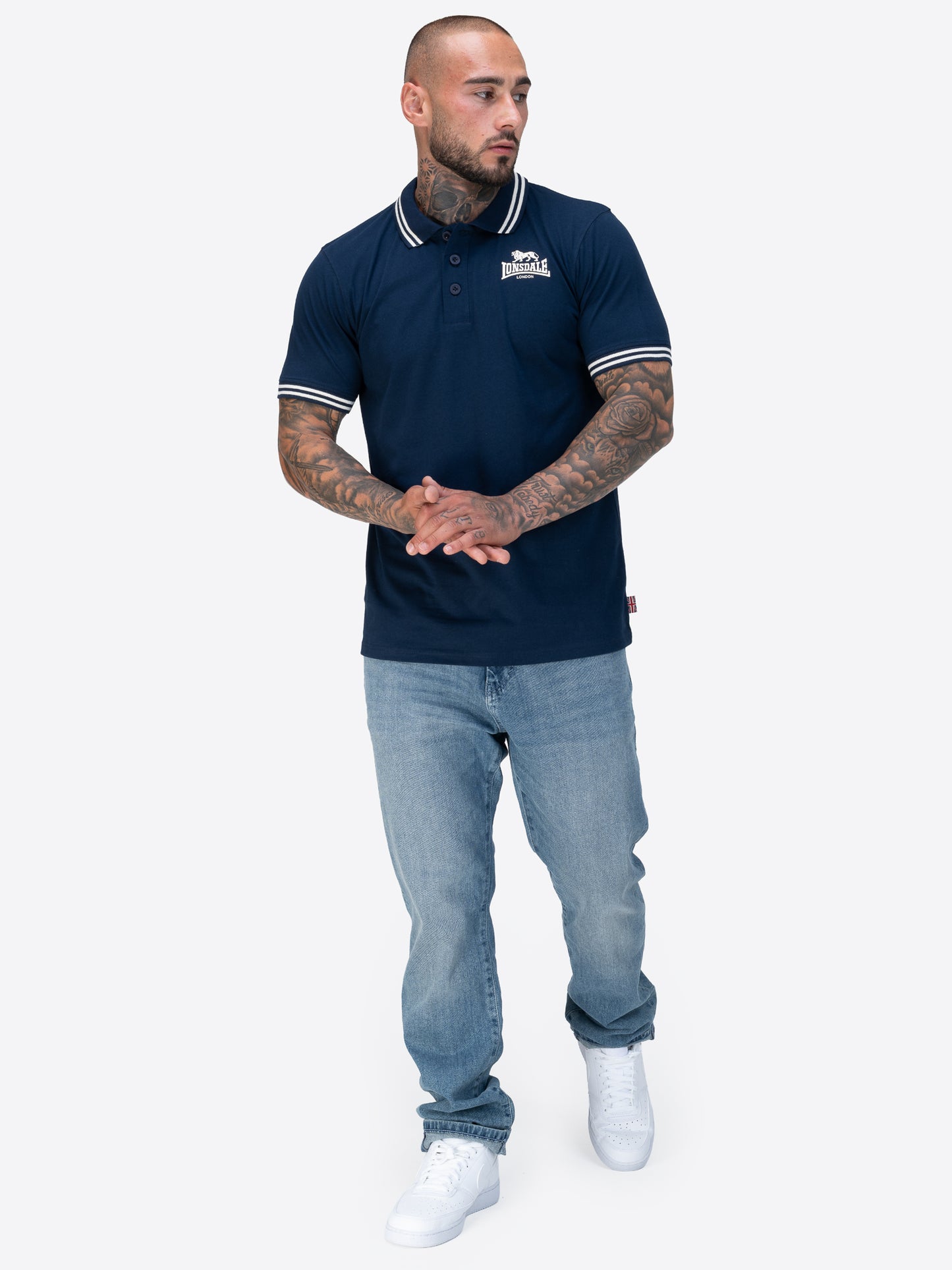 Lonsdale Poloshirt mit 3D-Gummi-Logo auf der linken Brust und gestreiften Bündchen an Ärmeln und Kragen
