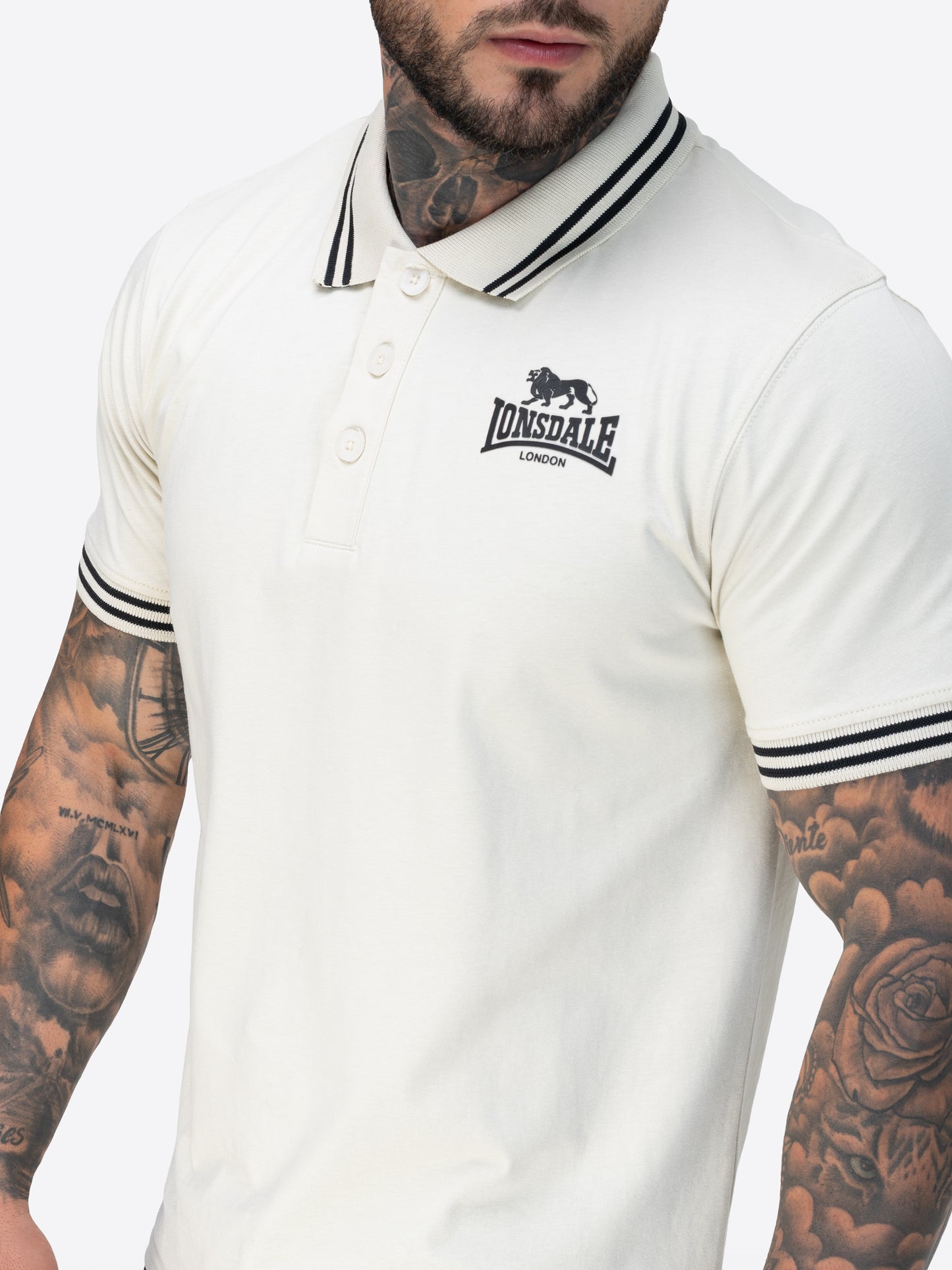 Lonsdale Poloshirt mit 3D-Gummi-Logo auf der linken Brust und gestreiften Bündchen an Ärmeln und Kragen