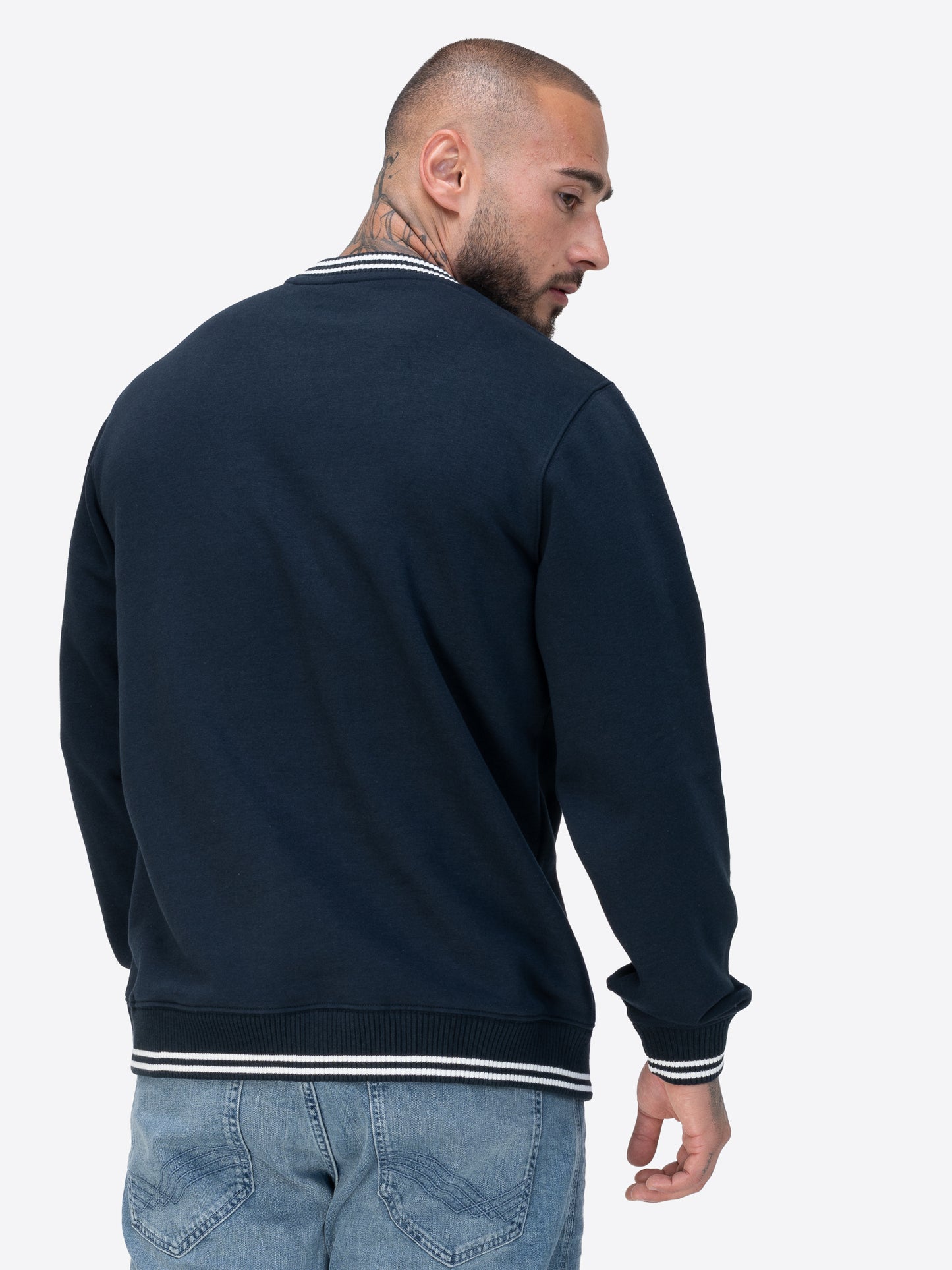 Lonsdale Sweatshirt mit grosser Logo-Stickerei, Rippbündchen und Logo-Label am linken Ärmel