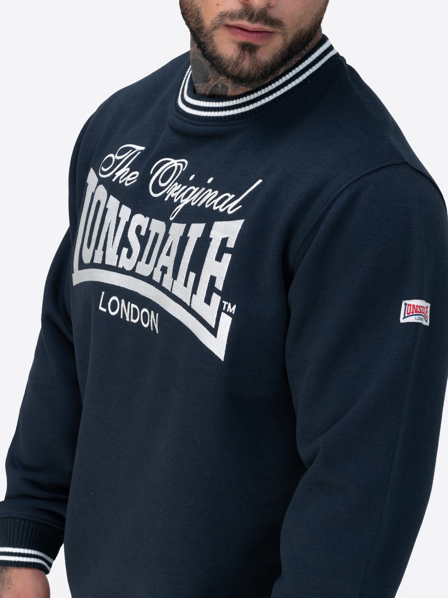 Lonsdale Sweatshirt mit grosser Logo-Stickerei, Rippbündchen und Logo-Label am linken Ärmel