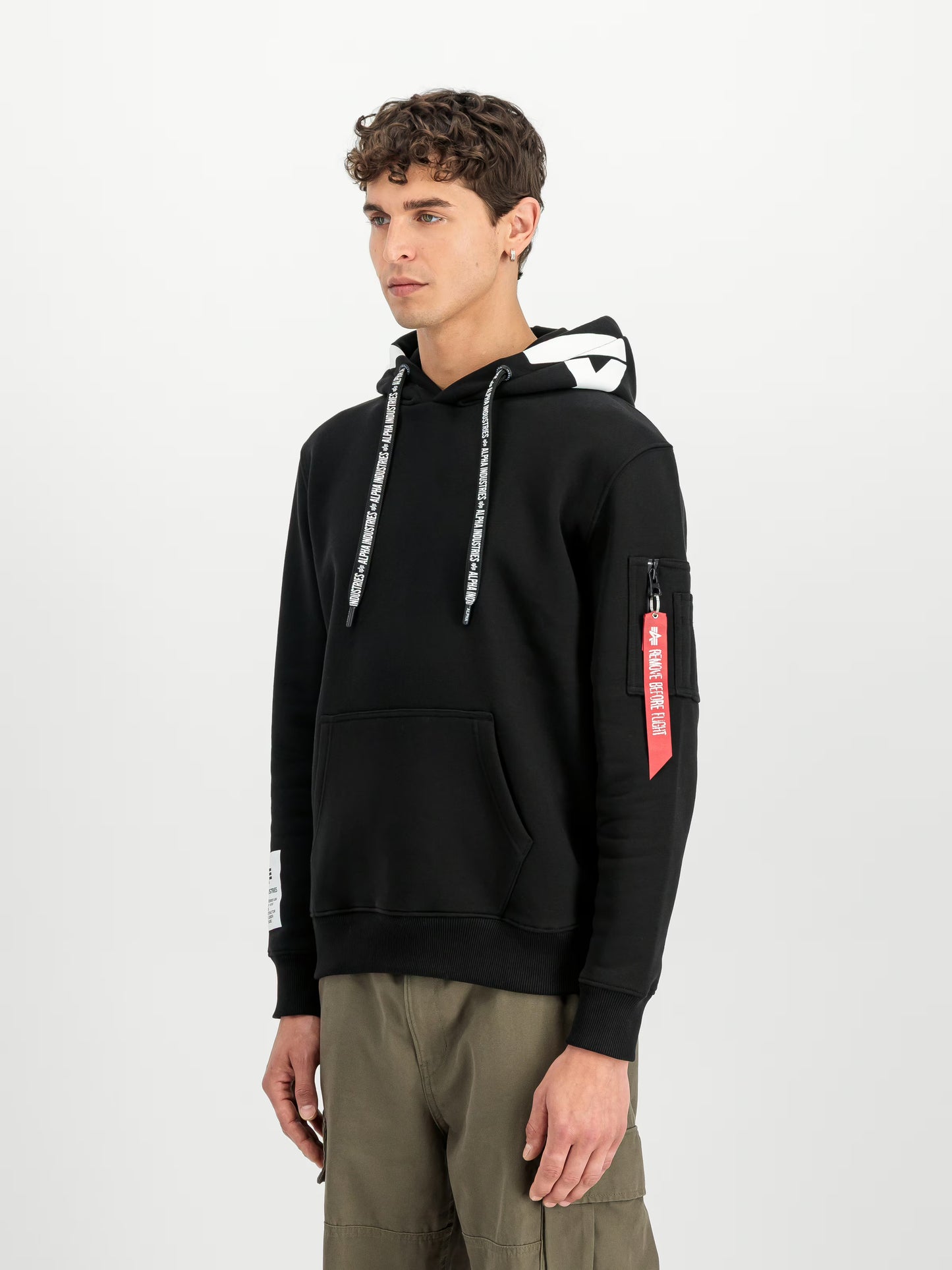 Alpha Hoodie – markanter Kapuzenprint und Logo Label am Arm