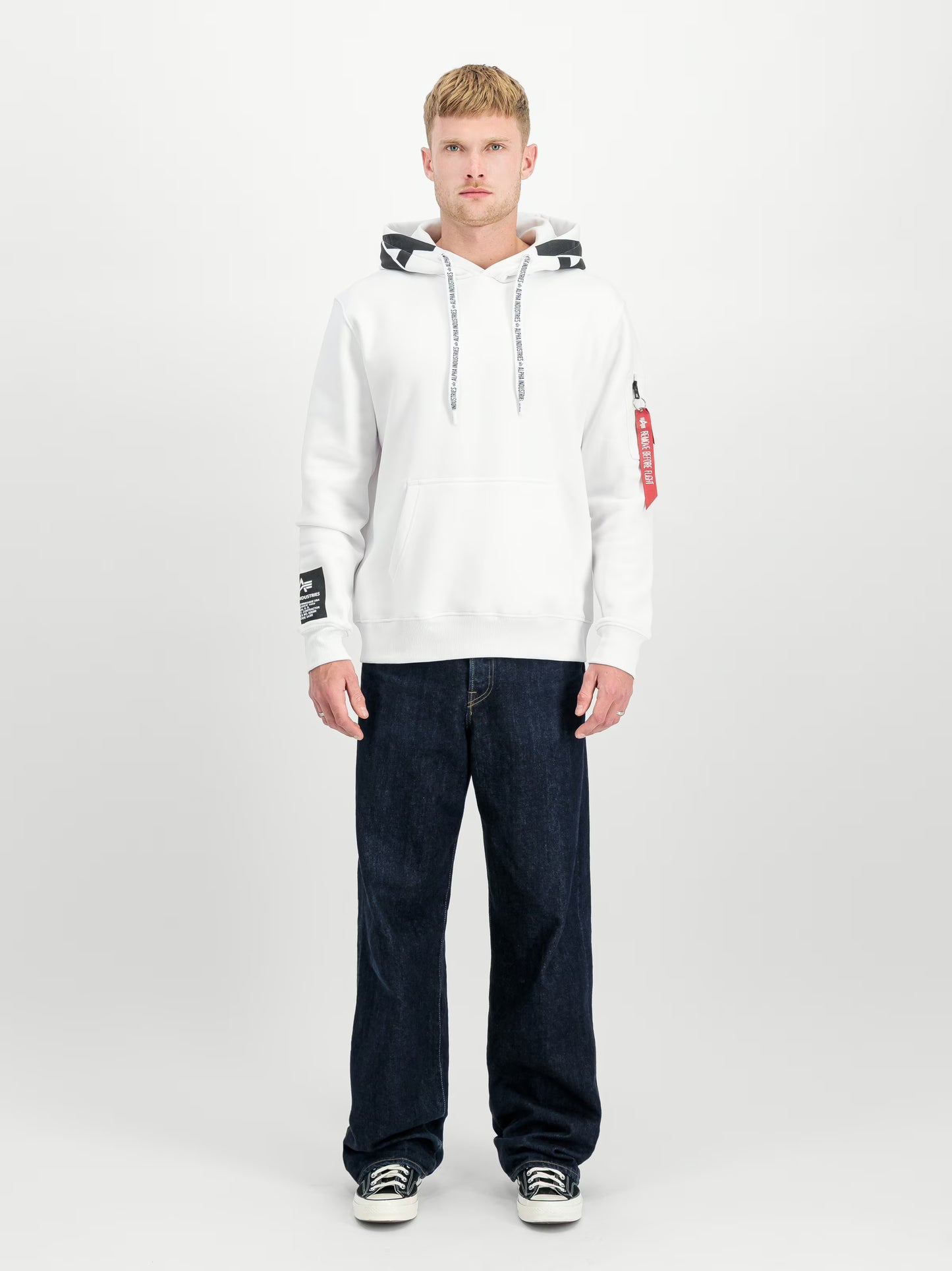 Alpha Hoodie – markanter Kapuzenprint und Logo Label am Arm