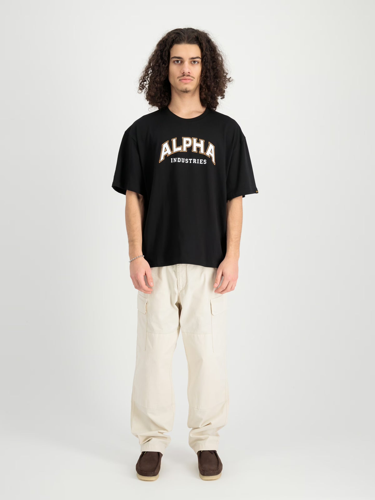 Alpha Industries College T-Shirt – Loose Fit Frontansicht mit Logo-Print schwarz