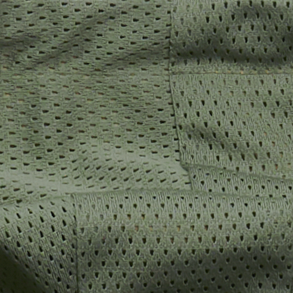 Outdoor-Jacke in Swedish Camo mit Kapuze, Mesh-Futter, Brust- und Seitentaschen, Zipp-Pullern und Lüftungsöffnung.