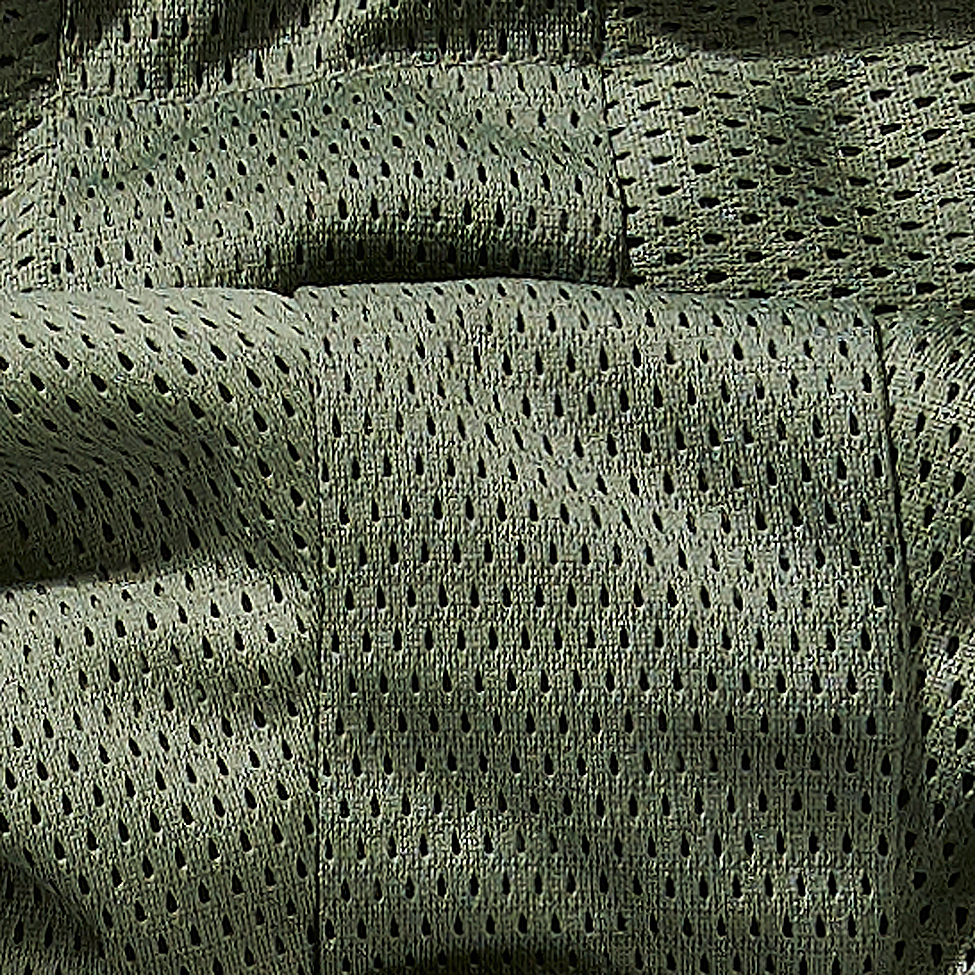 Outdoor-Jacke in Oliv mit Kapuze, Mesh-Futter, Brust- und Seitentaschen, Zipp-Pullern und Lüftungsöffnung.