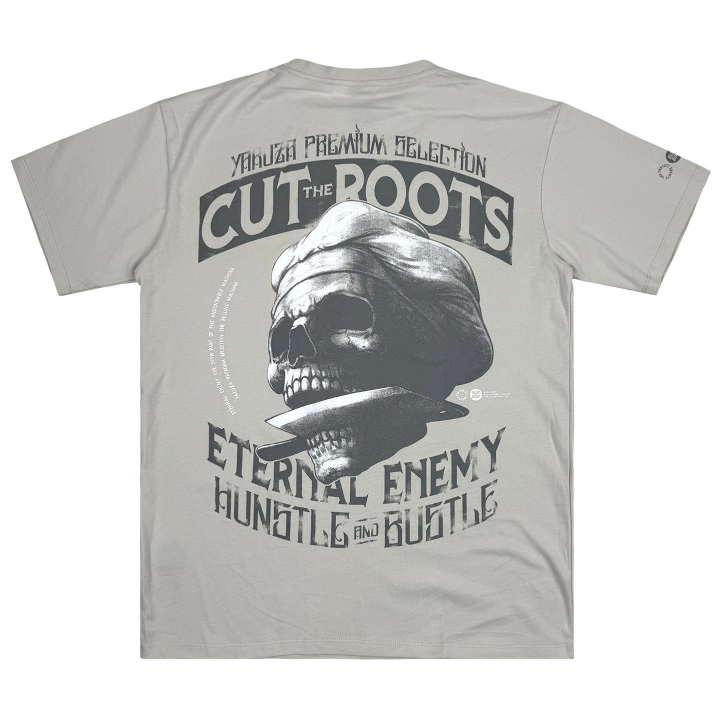 Silbernes Yakuza Premium T-Shirt mit grossem Totenkopf-Druck auf dem Rücken.