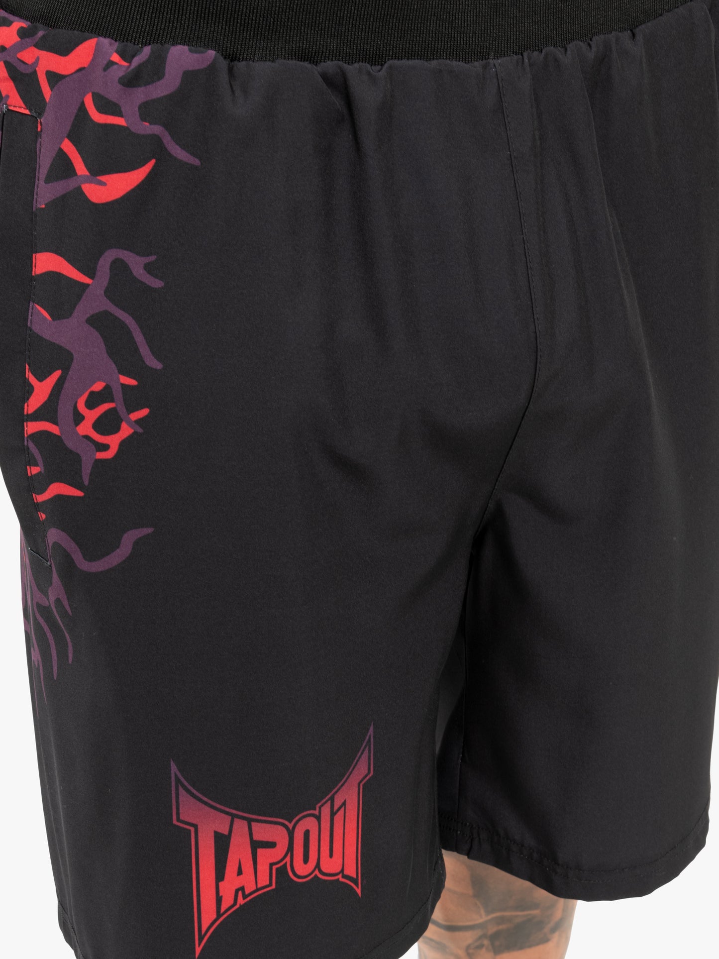 Tapout 940086 Taproot Shorts Schwarz/Rot/Auber