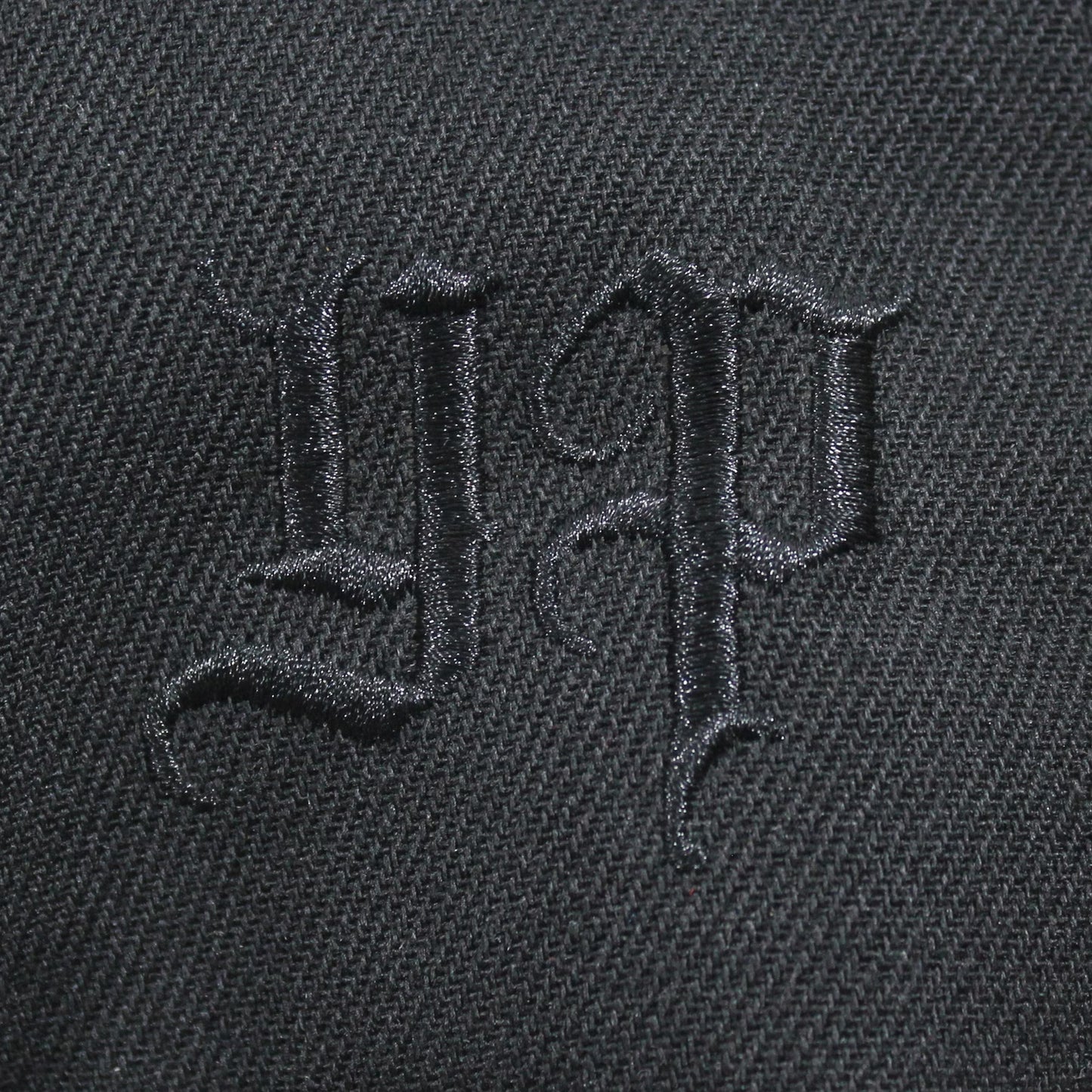 Yakuza Premium Base Cap – Snapback stylisches, schwarzes Cap mit hochwertigem Stick-Design. Perfekt für trendbewusste Streetwear-Fans. Robuste Verarbeitung und unverwechselbares Yakuza-Logo für den ultimativen Look. Ideal für jedes Casual-Outfit Snapback