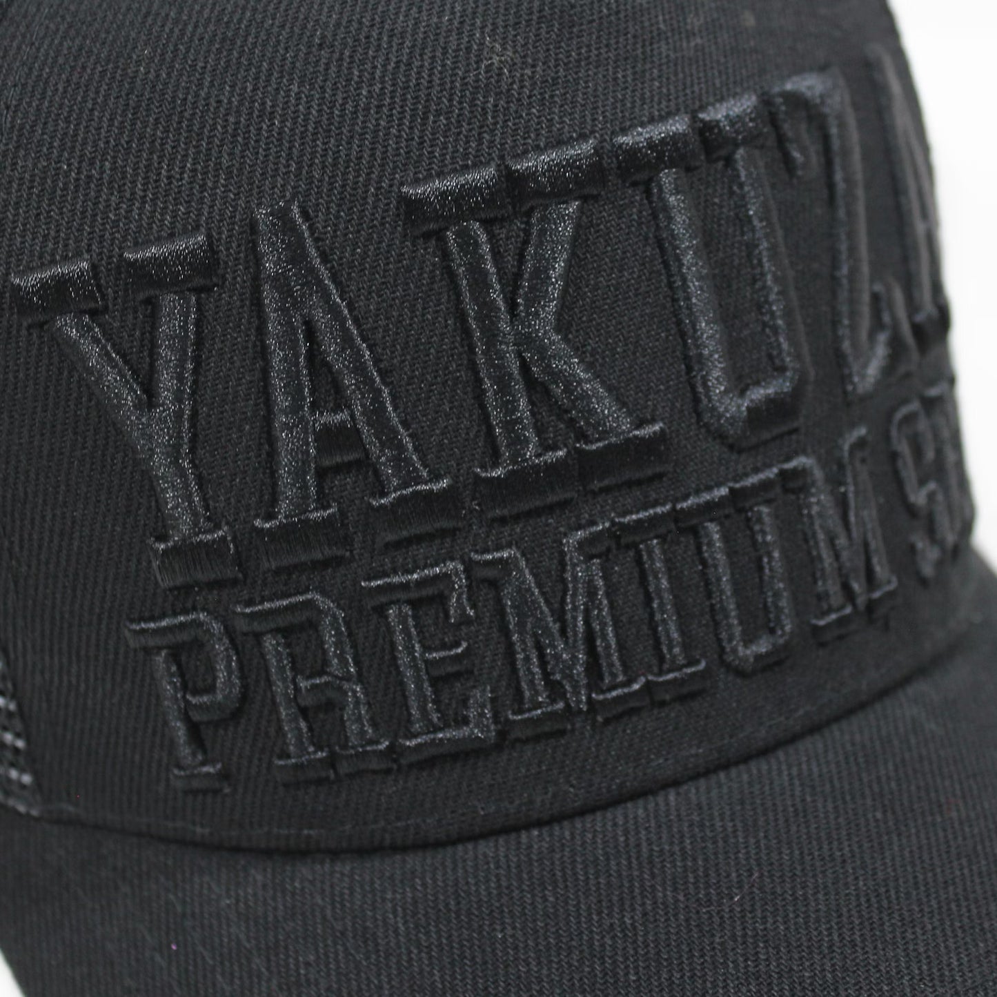 Yakuza Premium Base Cap – Snapback stylisches, schwarzes Cap mit hochwertigem Stick-Design. Perfekt für trendbewusste Streetwear-Fans. Robuste Verarbeitung und unverwechselbares Yakuza-Logo für den ultimativen Look. Ideal für jedes Casual-Outfit Snapbacks