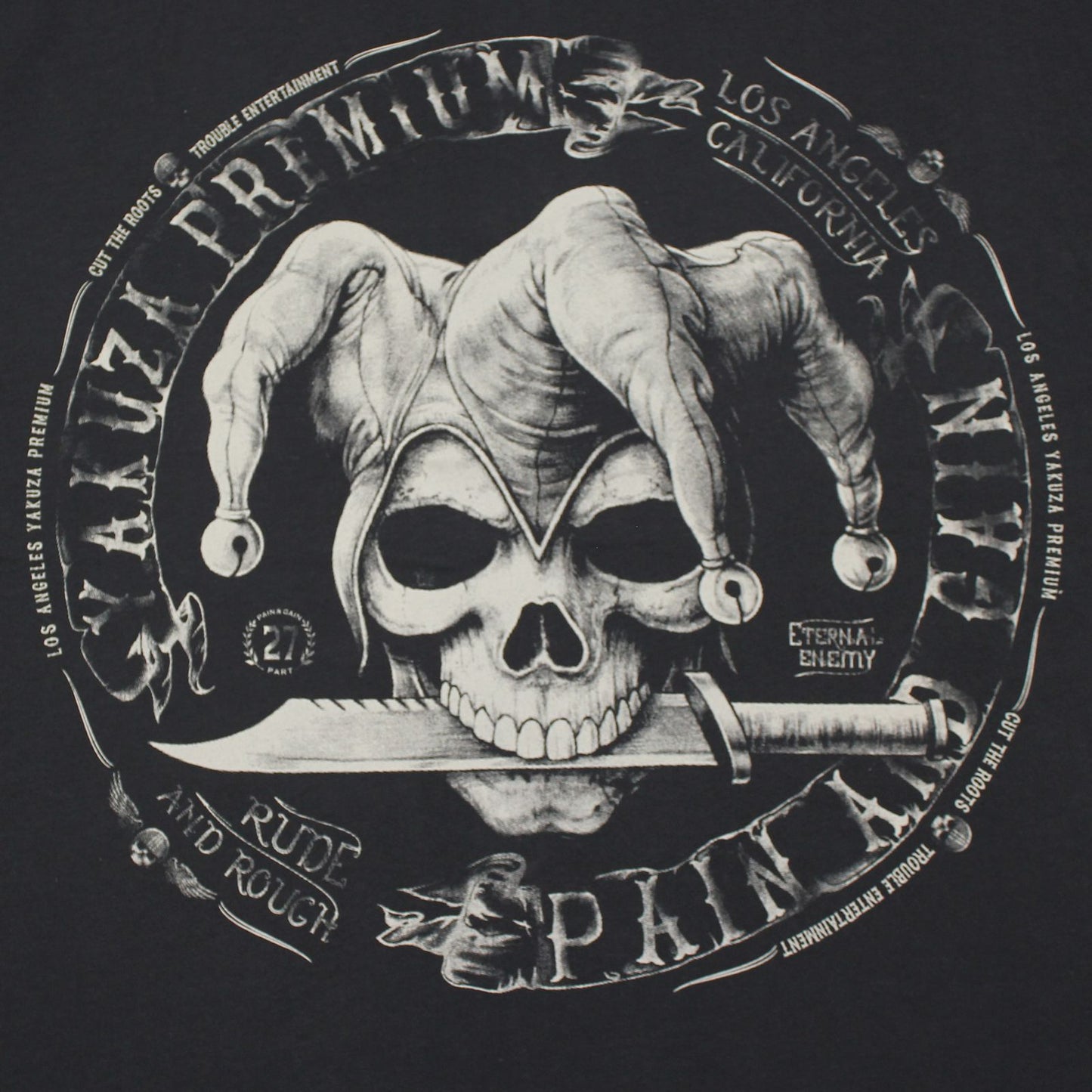 Yakuza Premium T-Shirt 3902 in schwarz mit grossem Frontprint im Tattoo-Stil und markantem Schriftzug auf dem Rücken – Herren Streetwear