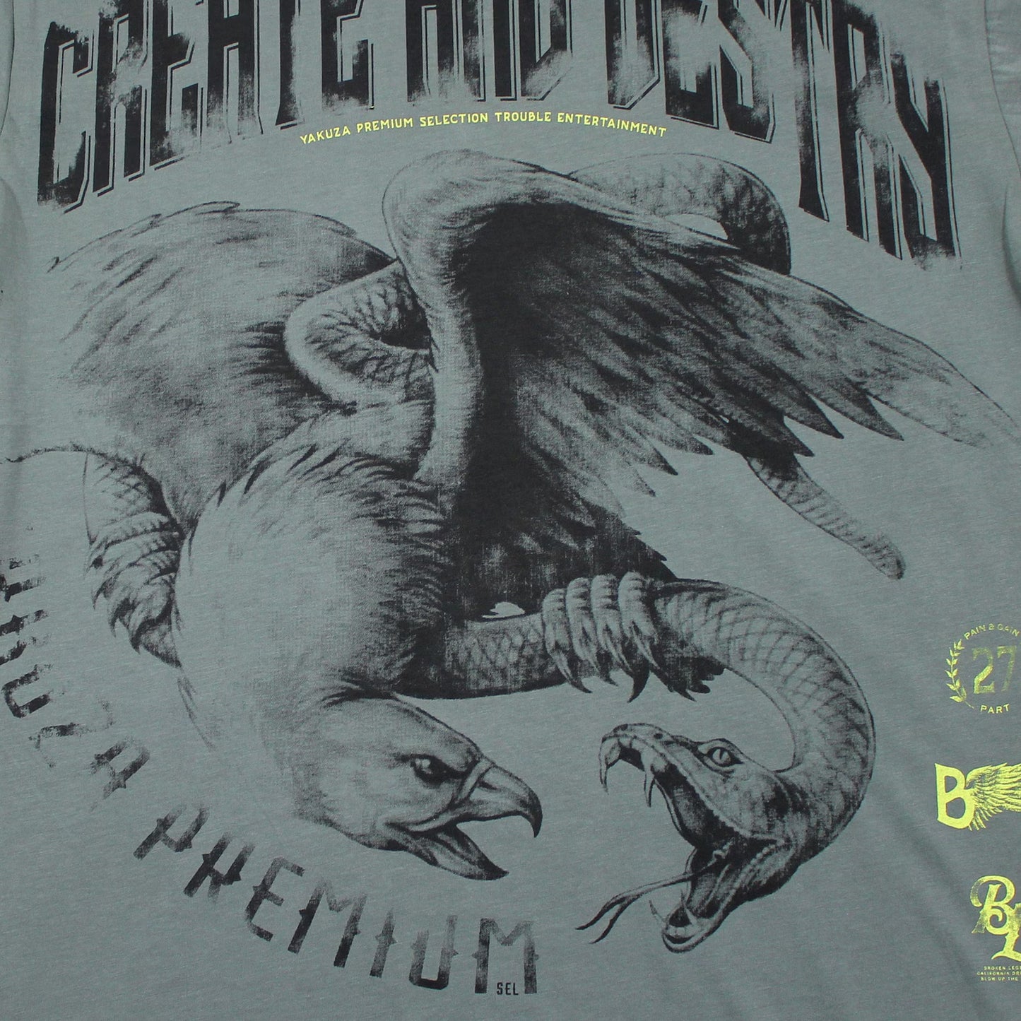 Yakuza Premium 3905 T-Shirt in grau olive mit grossem, detailreichem Rückenprint und kleinem Frontprint.