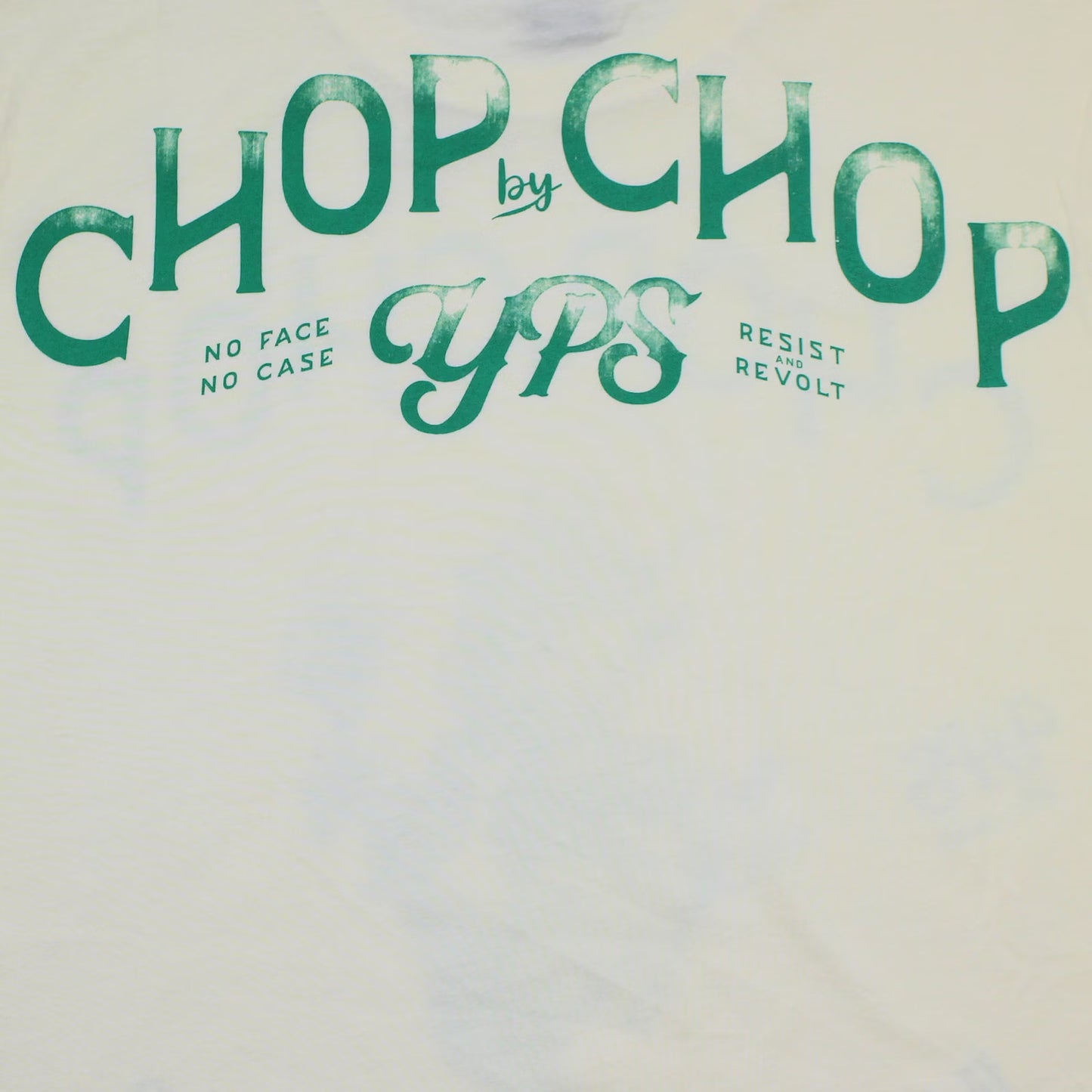 Yakuza Premium Selection T-Shirt in Hellgelb mit grossem Frontprint Schwein als Koch und Chop by Chop Schriftzug auf dem Rücken