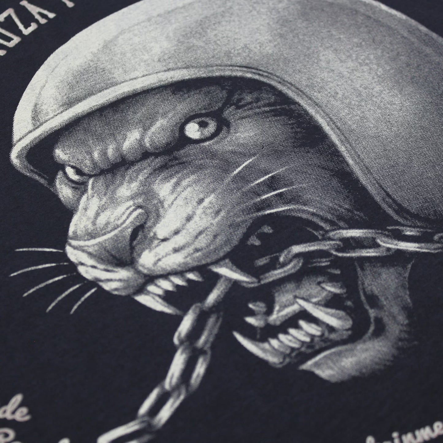 Yakuza Premium T-Shirt 3901 in schwarz mit grossem Frontprint im Tattoo-Stil und markantem Schriftzug auf dem Rücken – Herren Streetwear