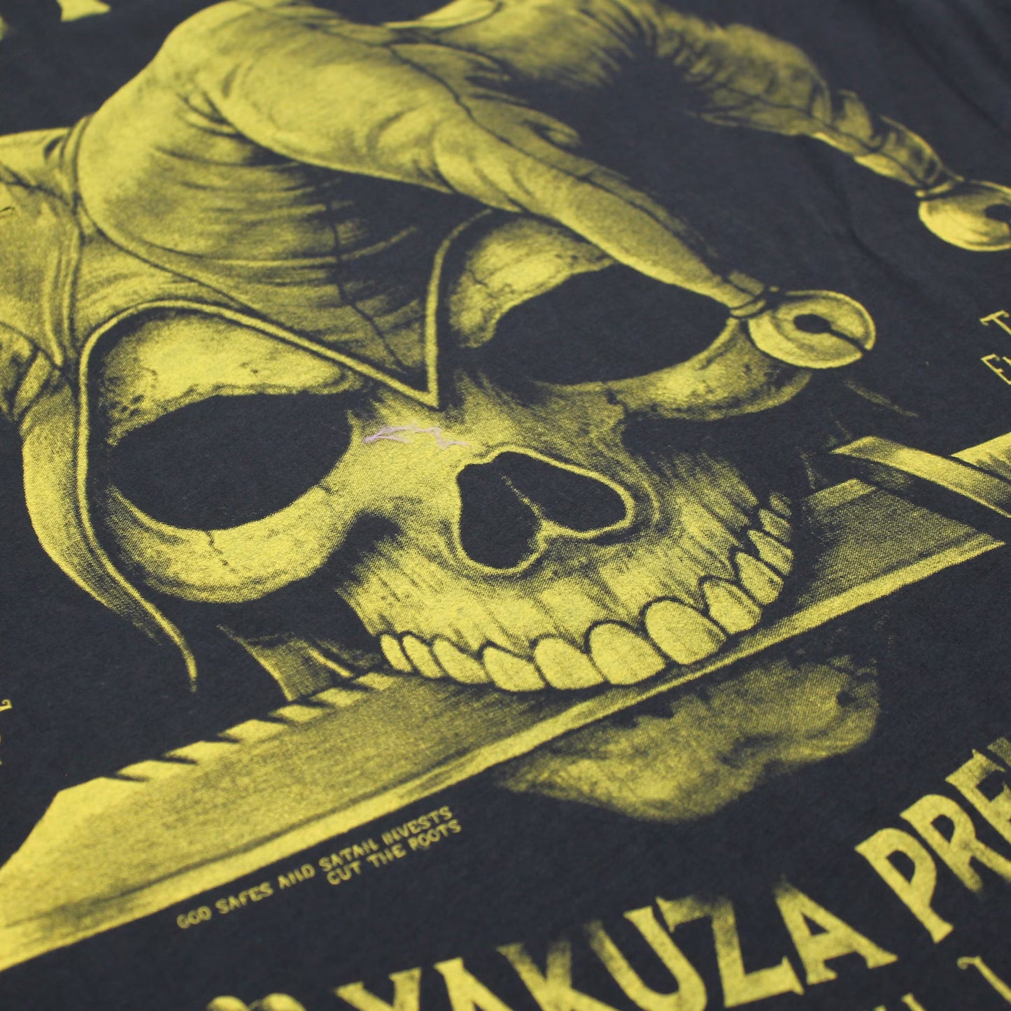 Yakuza Premium 3911 T-Shirt in schwarz mit grossem, detailreichem Rückenprint und kleinem Frontprint auf der linken Brust.