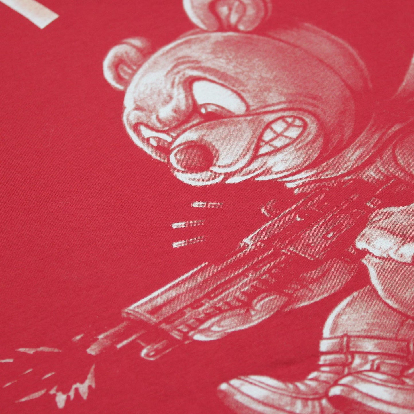 Yakuza Premium T-Shirt in rot mit grossem, detailreichem Rückenprint und kleinem Logo auf der linken Brust.