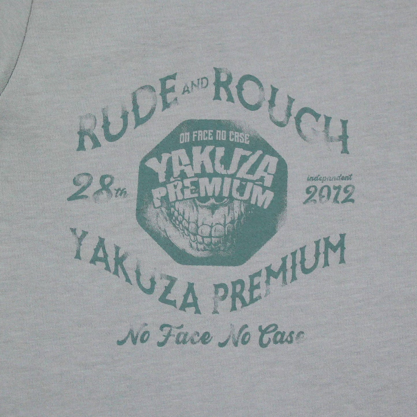 Hochwertige 180g Pima-Baumwolle und verstärkte Nähte beim mint Yakuza Premium T-Shirt.