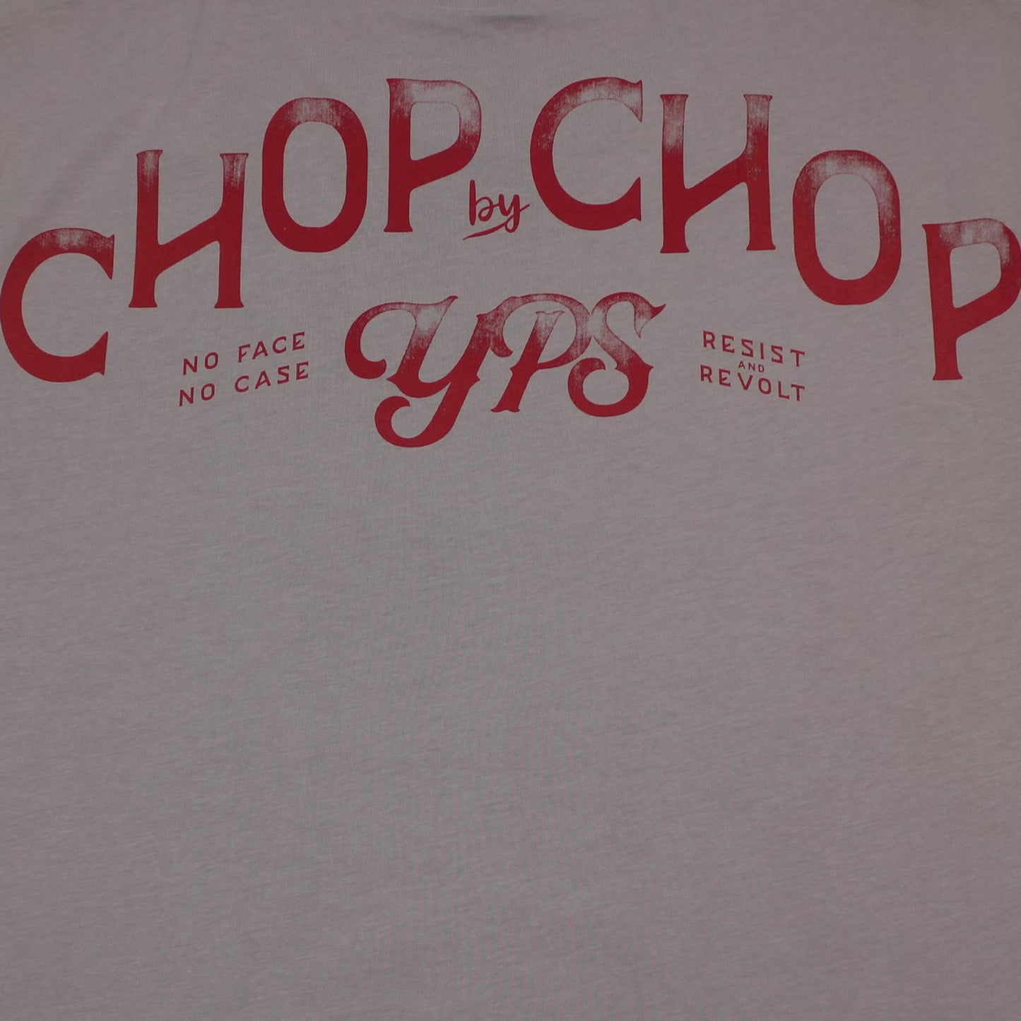 Yakuza Premium Selection T-Shirt in Lila mit grossem Frontprint Schwein als Koch und Chop by Chop Schriftzug auf dem Rücken