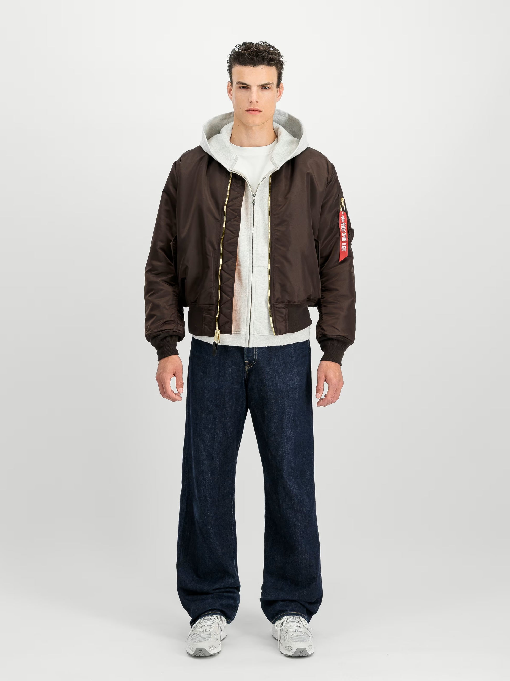 Streetstyle Outfit mit Alpha Industries MA-1 Heritage Bomber Jacket in Hunter Brown