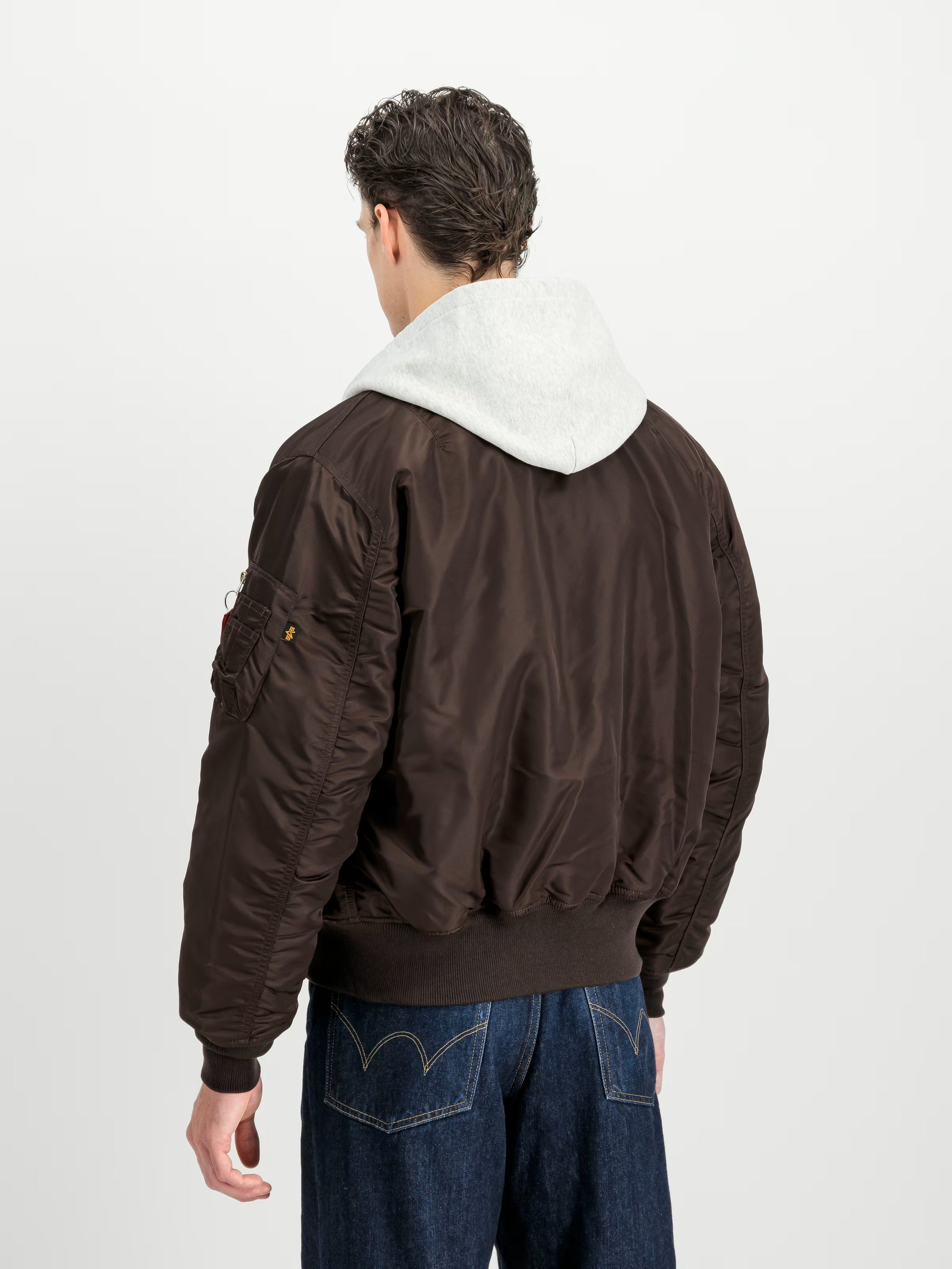 Streetstyle Outfit mit Alpha Industries MA-1 Heritage Bomber Jacket in Hunter Brown