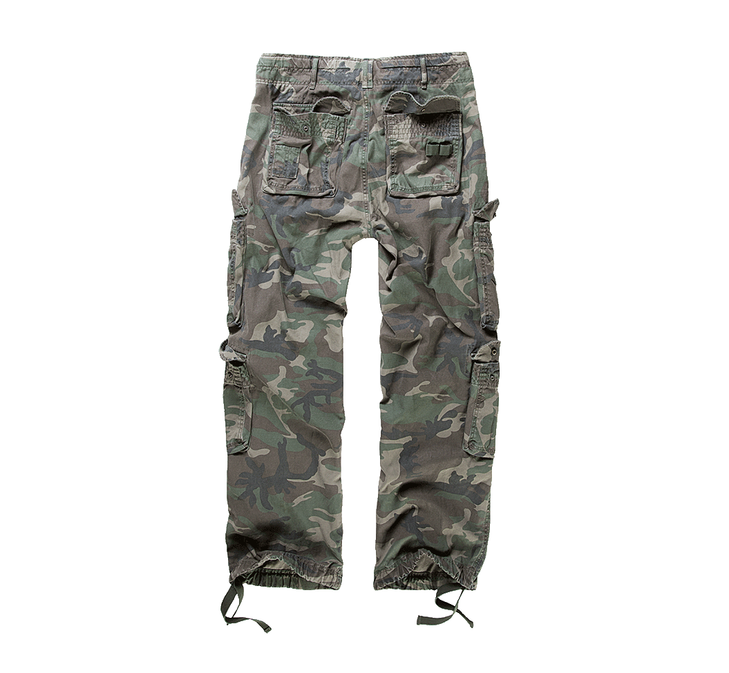 Rückseite der Brandit Pure Vintage Pants Woodland mit markanten Gesässtaschen im Camouflage-Look. 