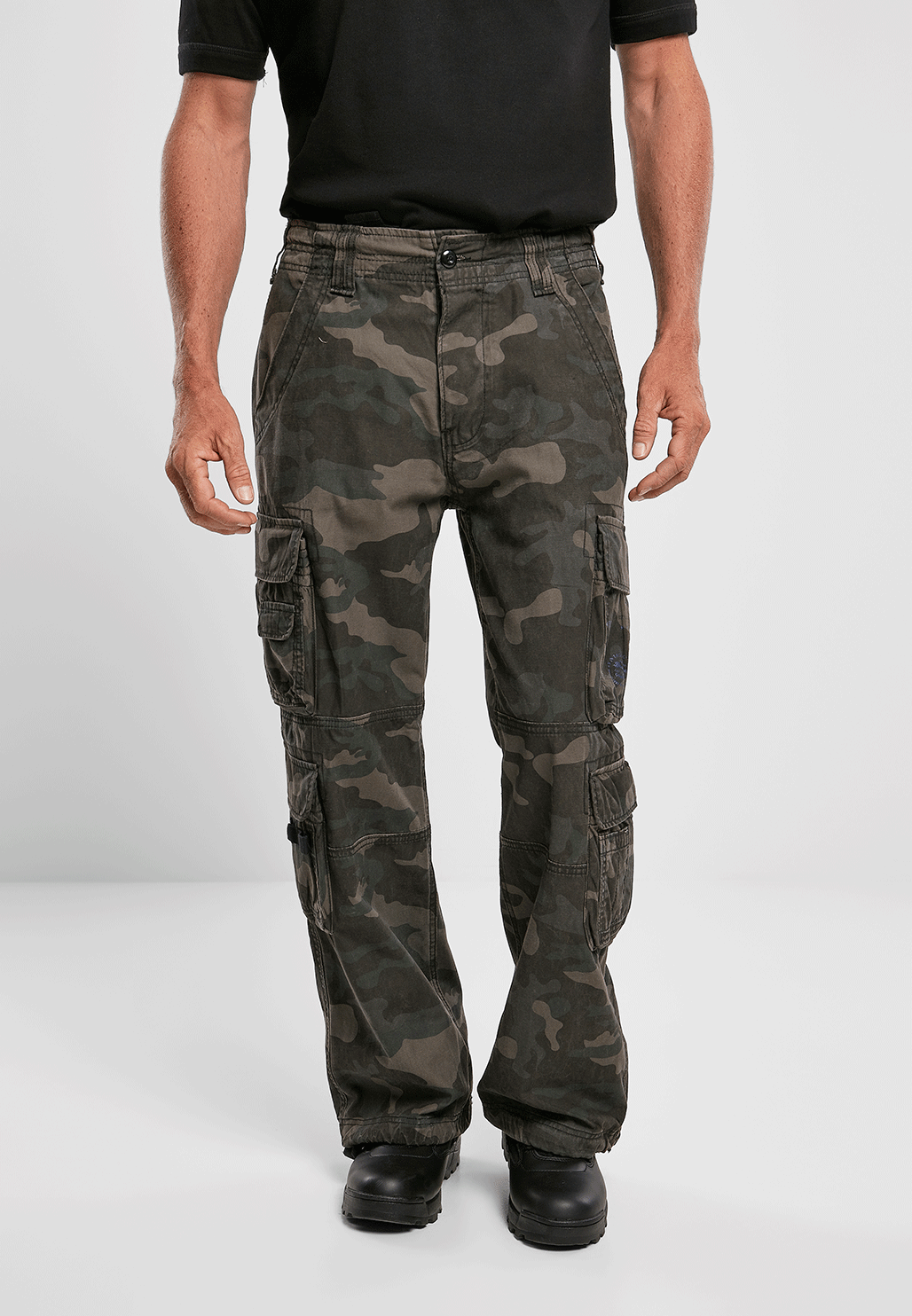 Brandit Pure Vintage Pants Darkcamo – Robuste Herren Cargo-Hose in dunklem Camouflage im Onlineshop Schweiz. 