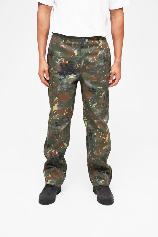 Robuste Brandit US Ranger Cargo-Hose für Herren im beliebten Flecktarn-Muster mit grossen Taschen.