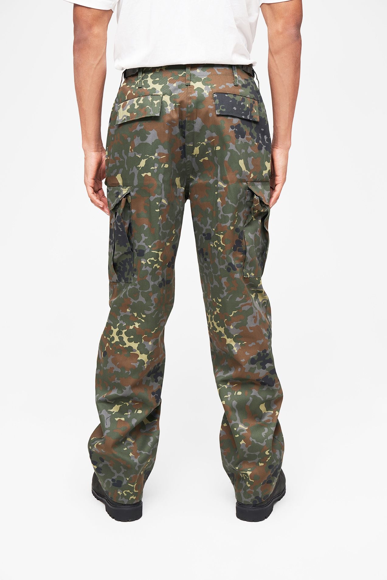 Der Outdoor-Klassiker: Brandit US Ranger Hose in Flecktarn von hinten mit sicheren Gesässtaschen.