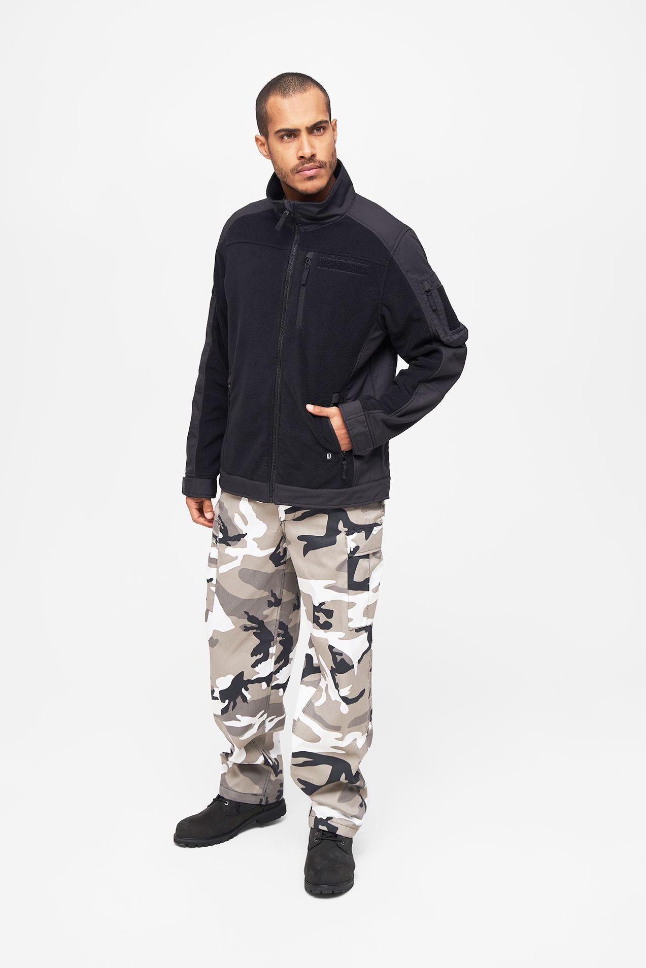 Robuste Brandit US Ranger Cargo-Hose für Herren im modernen Urban-Camo-Muster mit grossen Taschen.